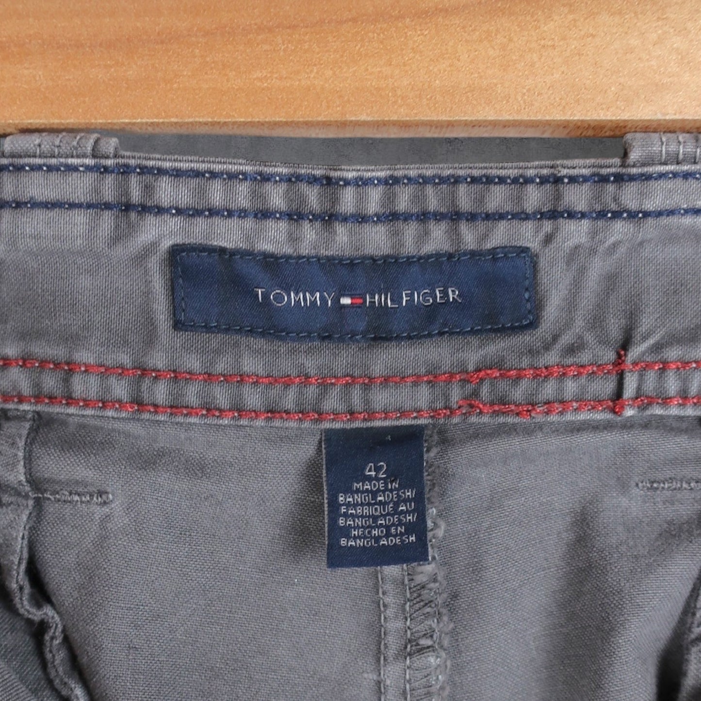 VINTAGE TOMMY HILFIGER CARGO SHORTS - 42"