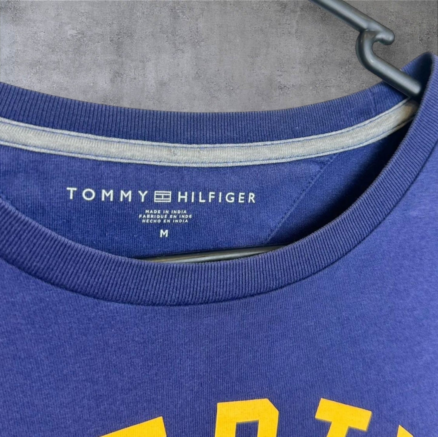 TOMMY HILFIGER T-SHIRT - M