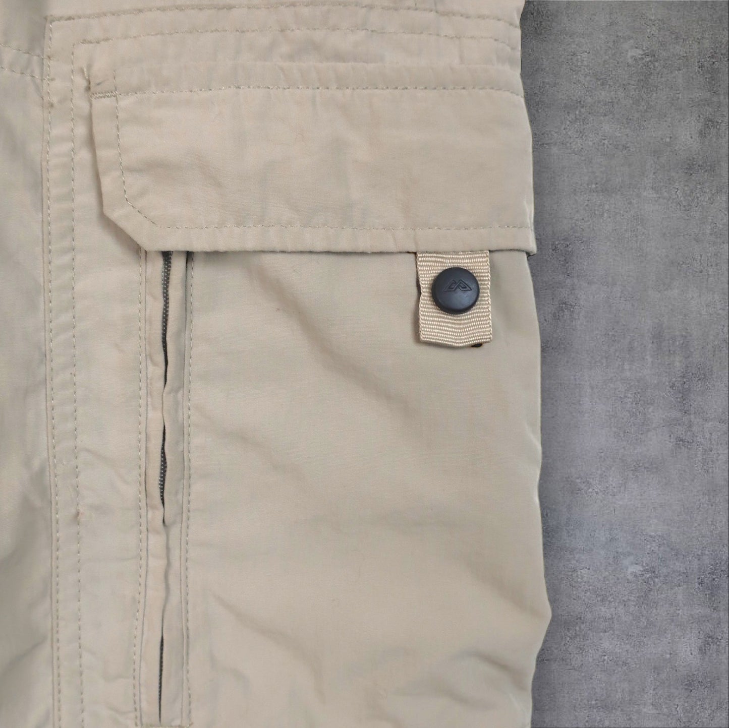 VINTAGE KATHMANDU CARGO SHORTS - S
