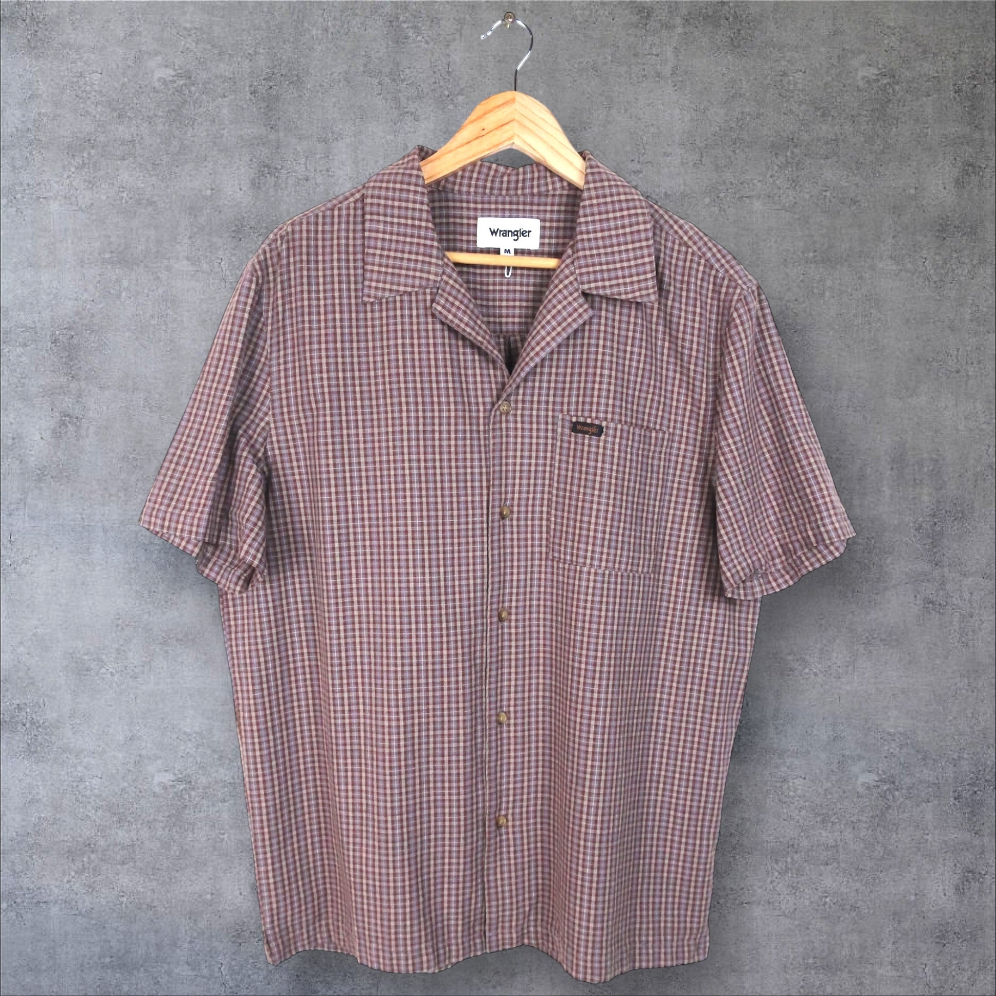 WRANGLER BUTTON-UP SHIRT - M