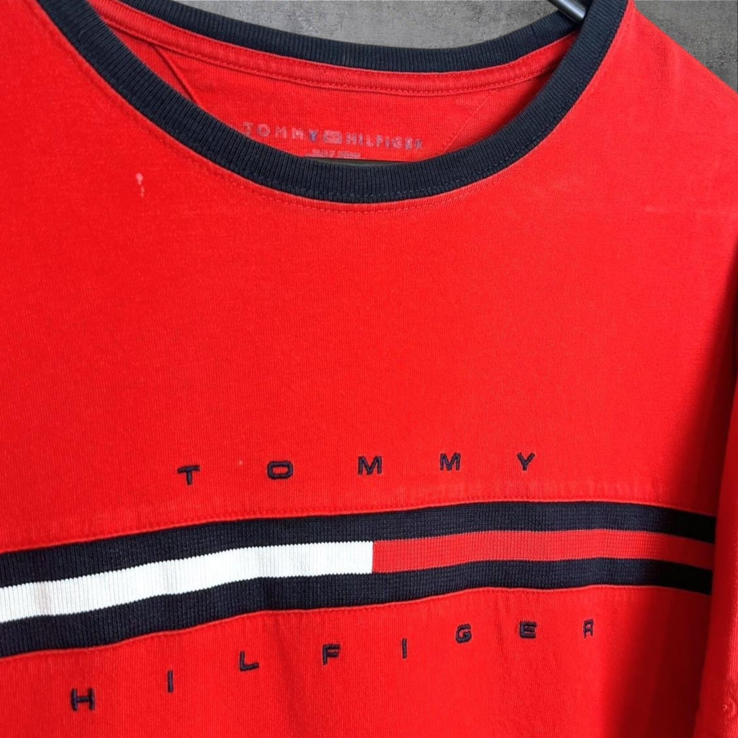 TOMMY HILFIGER T-SHIRT - M