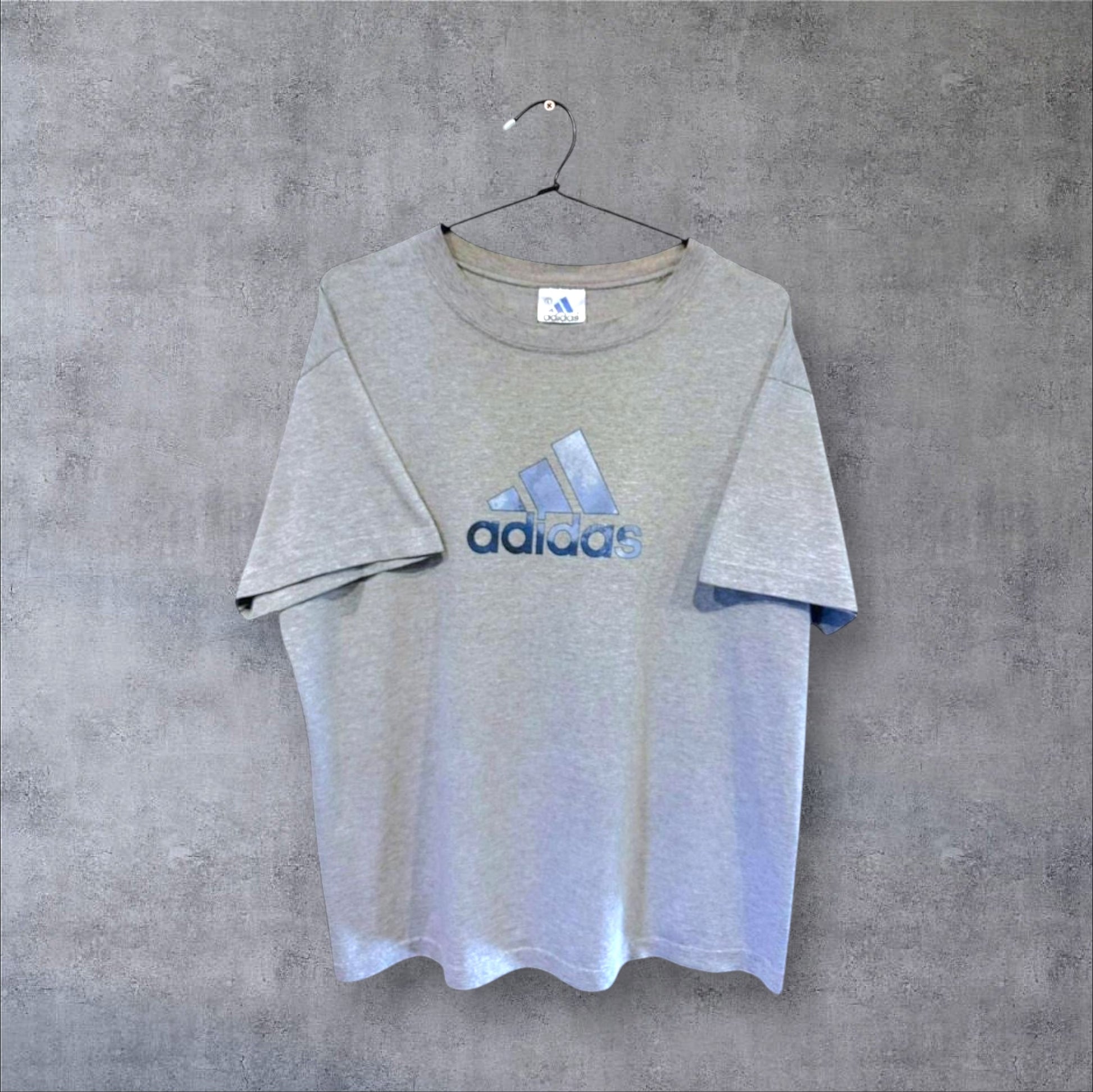 VINTAGE ADIDAS T-SHIRT - M/L