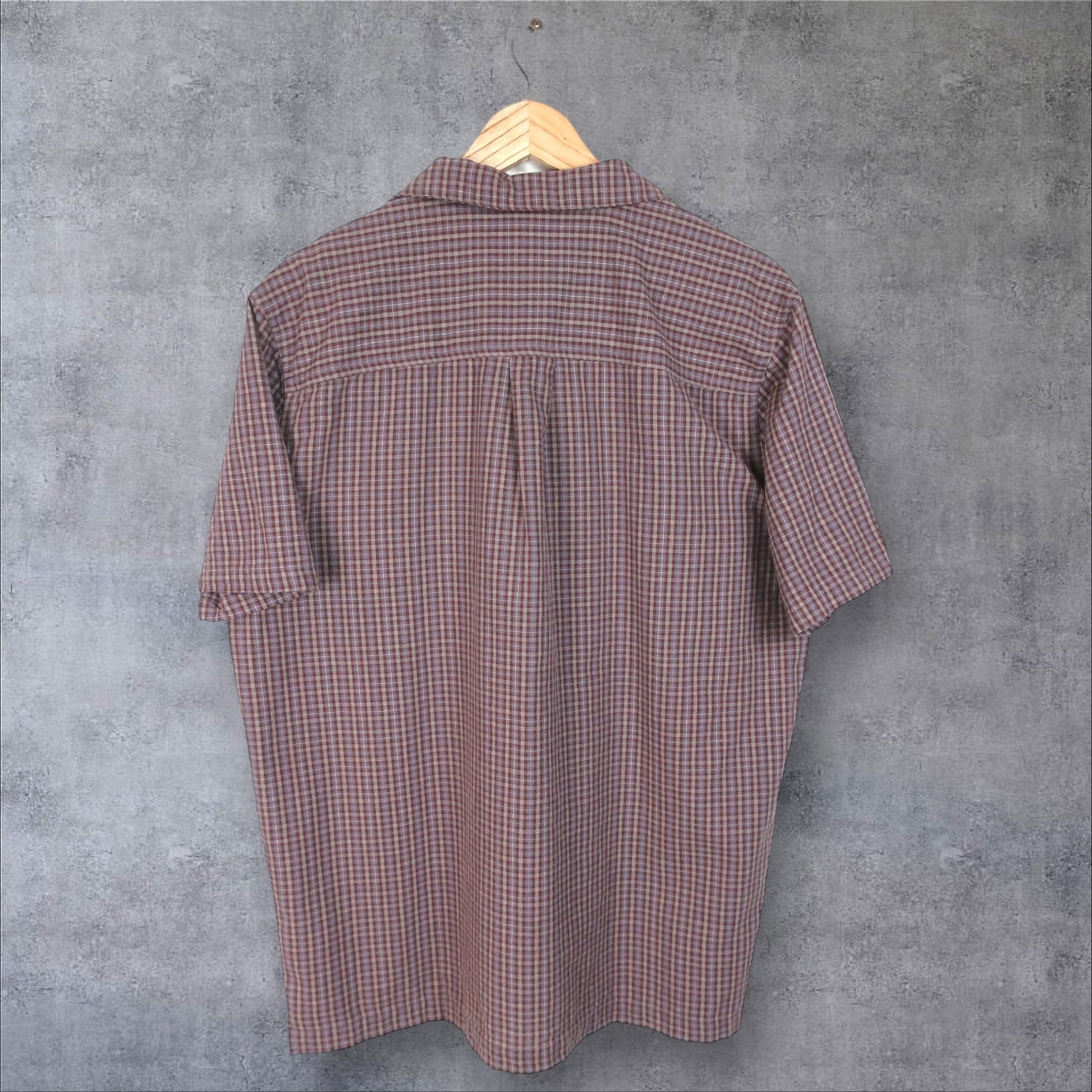 WRANGLER BUTTON-UP SHIRT - M