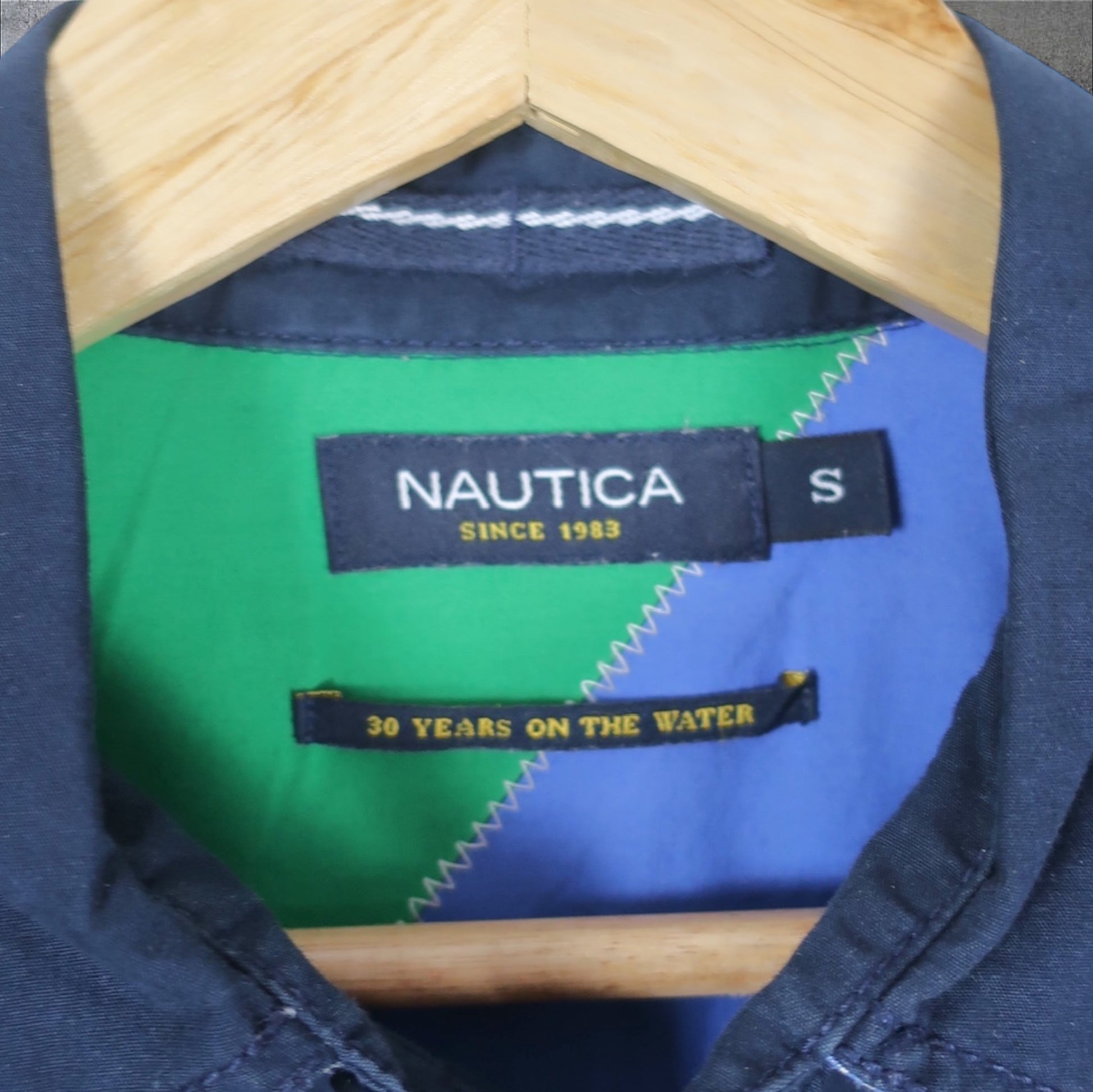 VINTAGE LONG-SLEEVE NAUTICA BUTTON-UP SHIRT - S