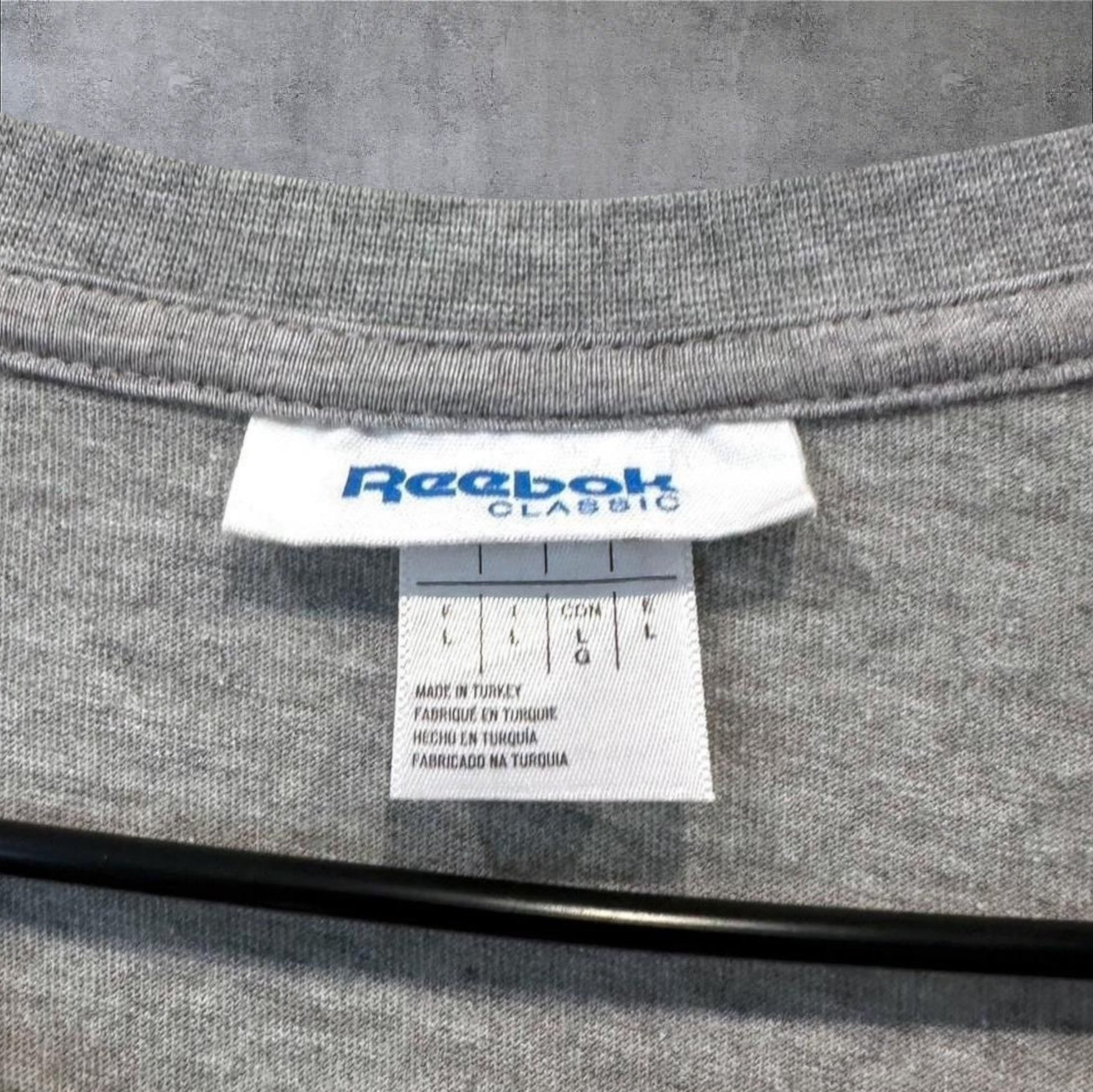 VINTAGE REEBOK T-SHIRT - M/L