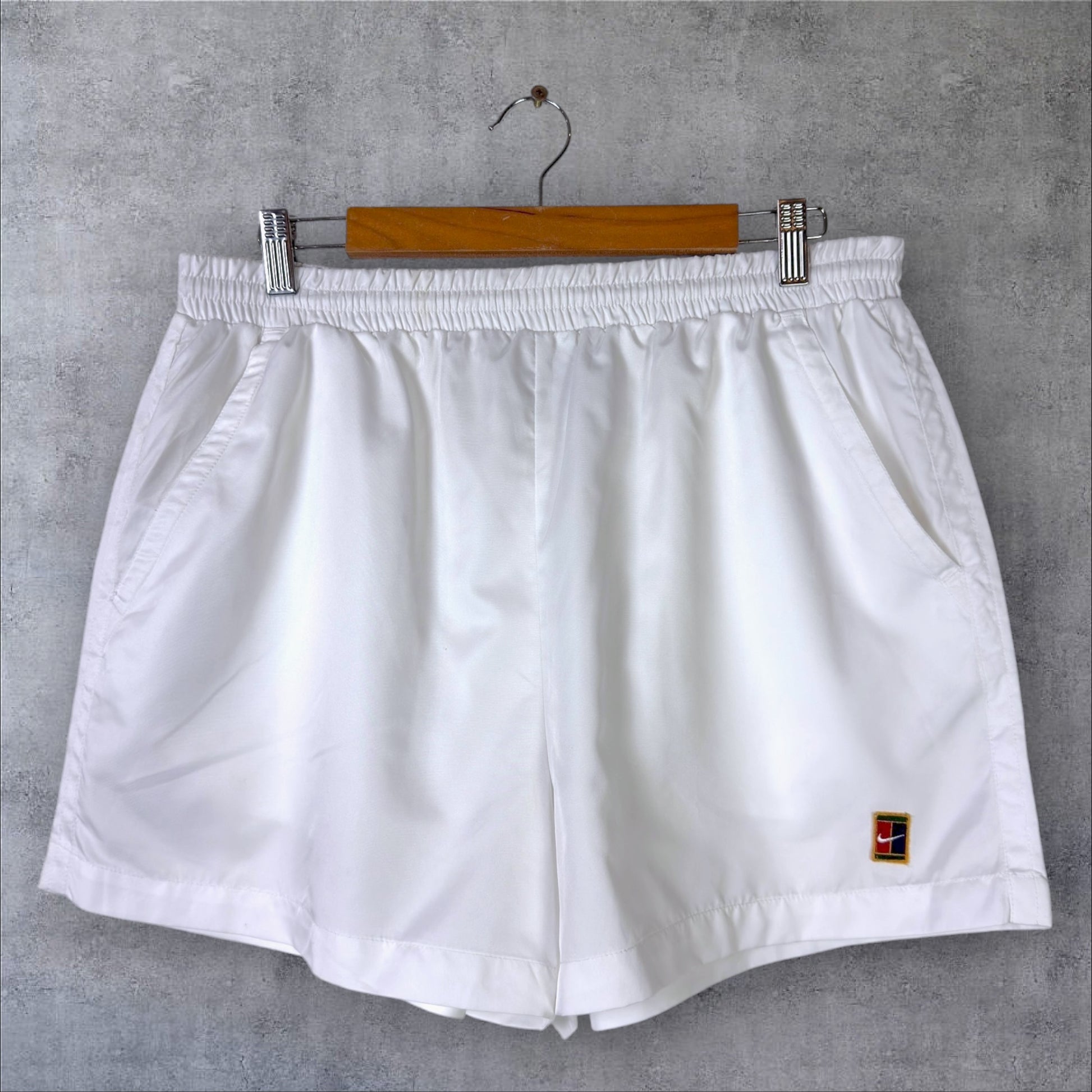 VINTAGE NIKE TRACK SHORTS - L