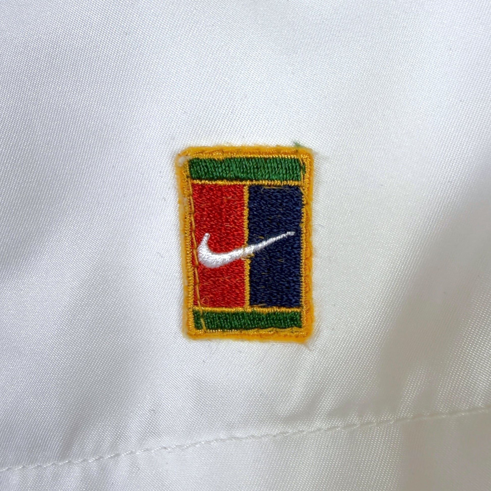 VINTAGE NIKE TRACK SHORTS - L