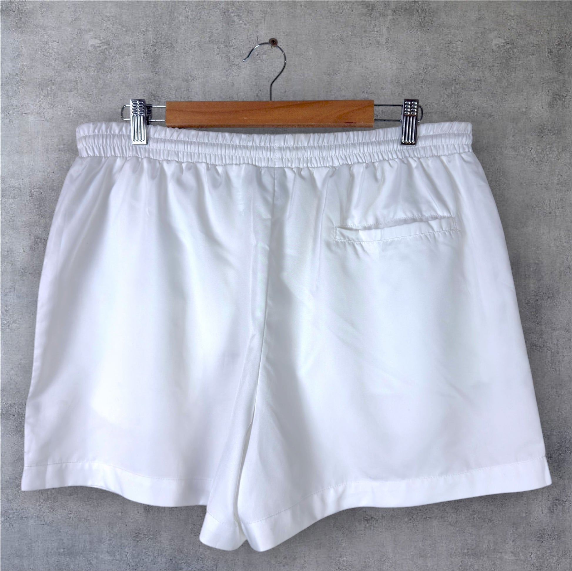 VINTAGE NIKE TRACK SHORTS - L