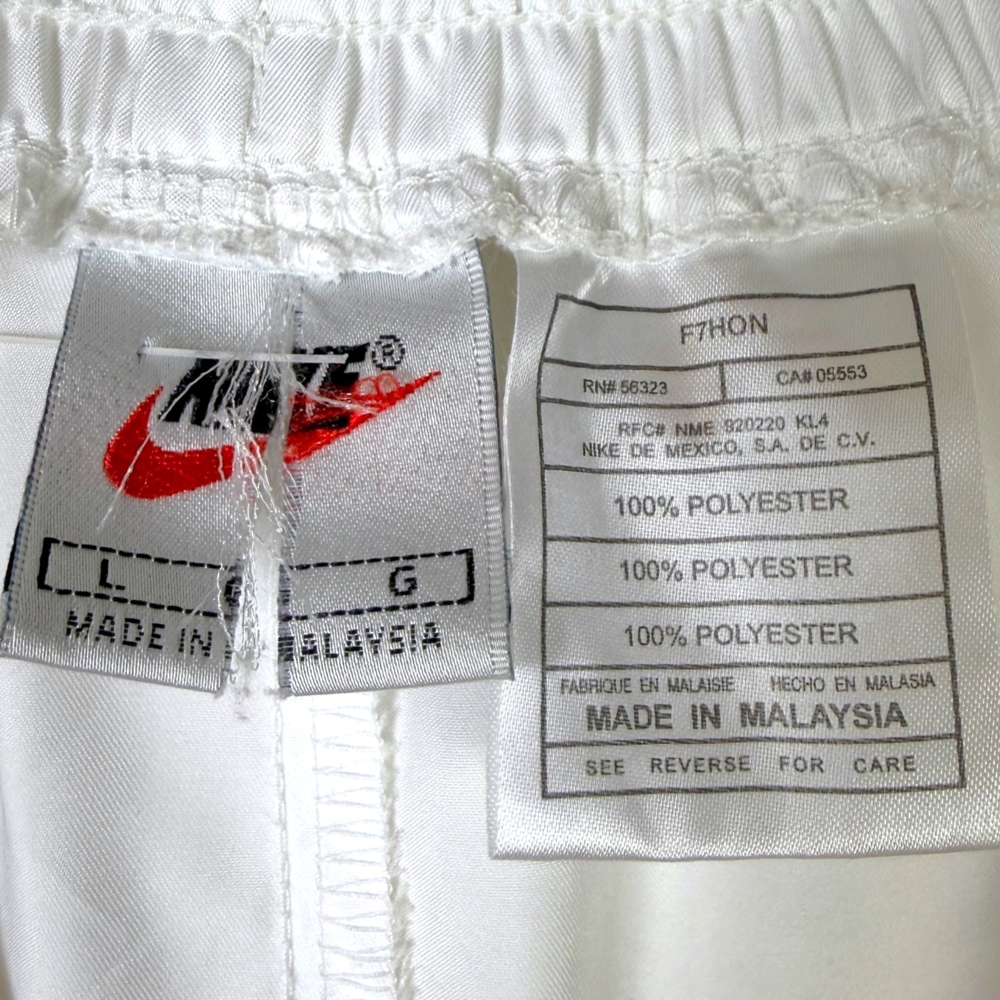 VINTAGE NIKE TRACK SHORTS - L
