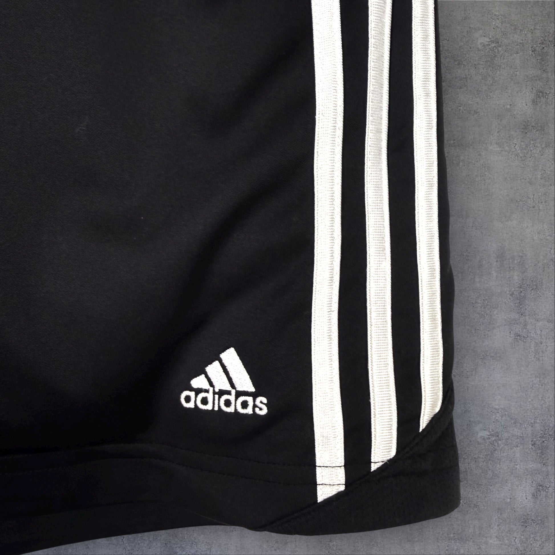 VINTAGE ADIDAS TRACK SHORTS - XL
