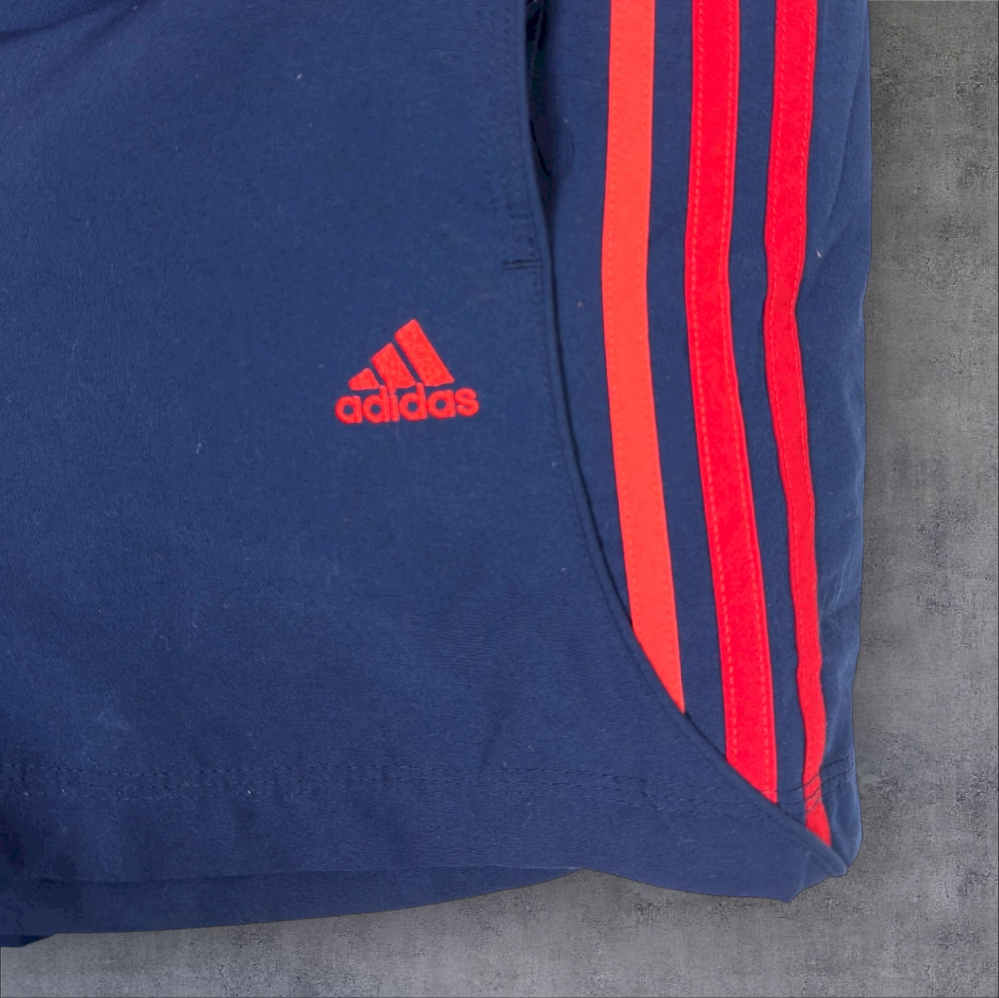VINTAGE ADIDAS TRACK SHORTS - S