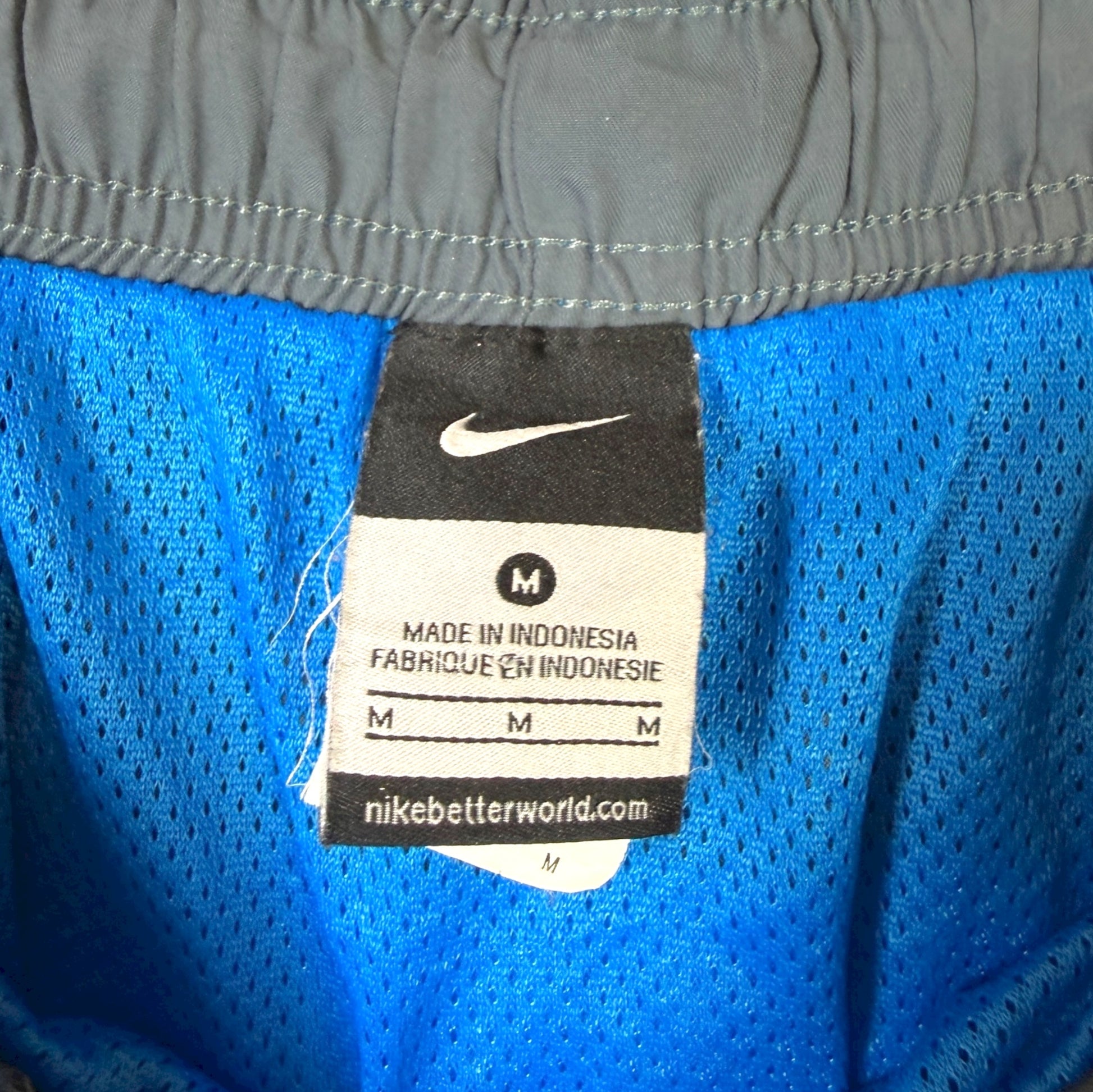 VINTAGE NIKE TRACK SHORTS - M
