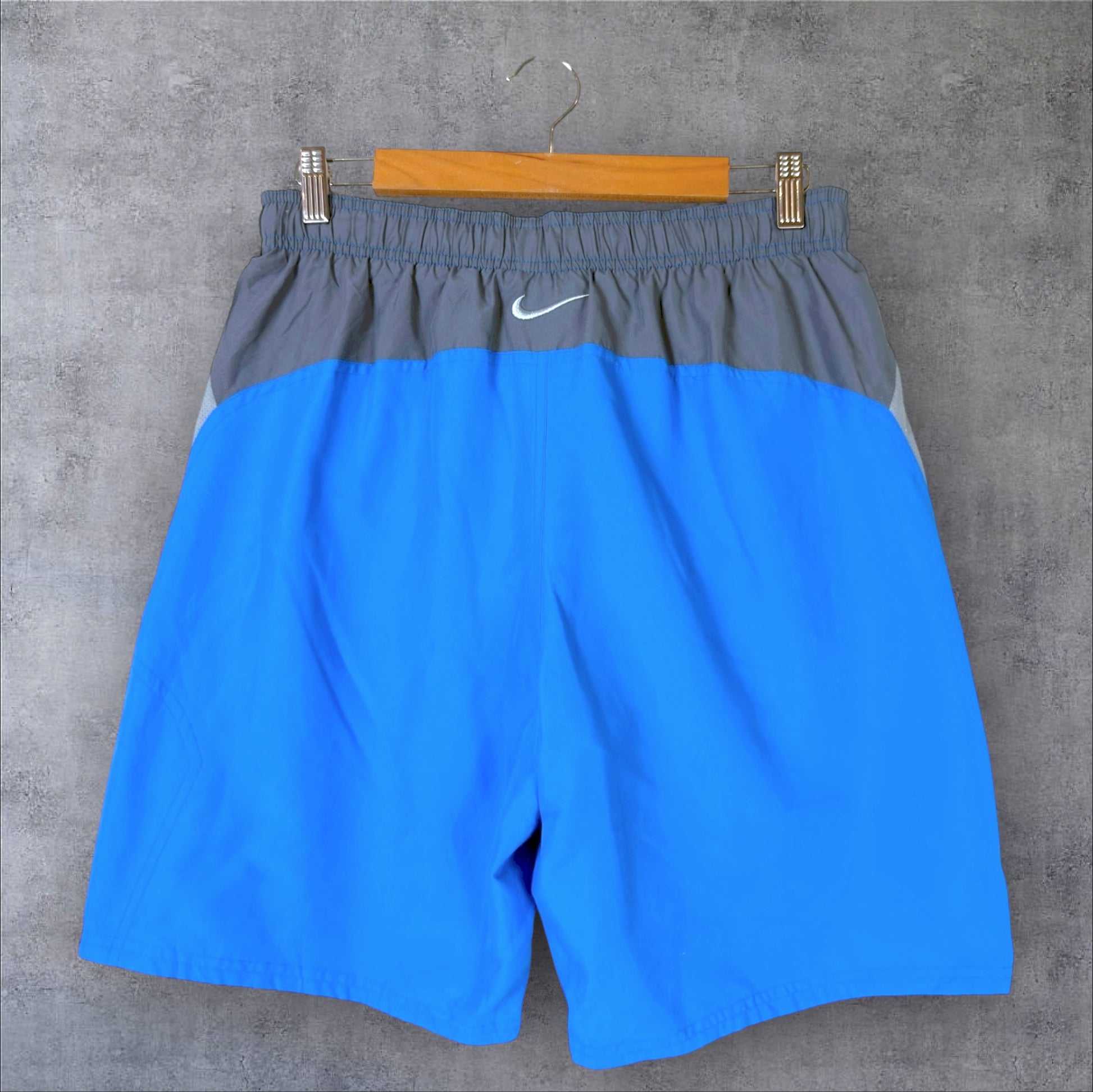 VINTAGE NIKE TRACK SHORTS - M