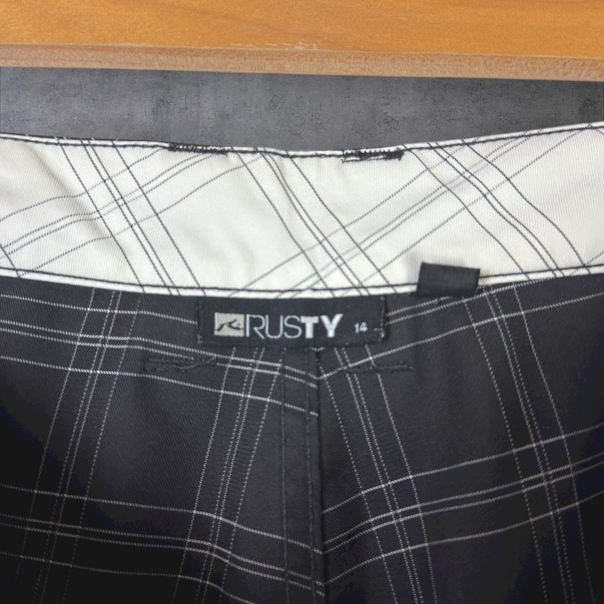 VINTAGE RUSTY SHORTS - S