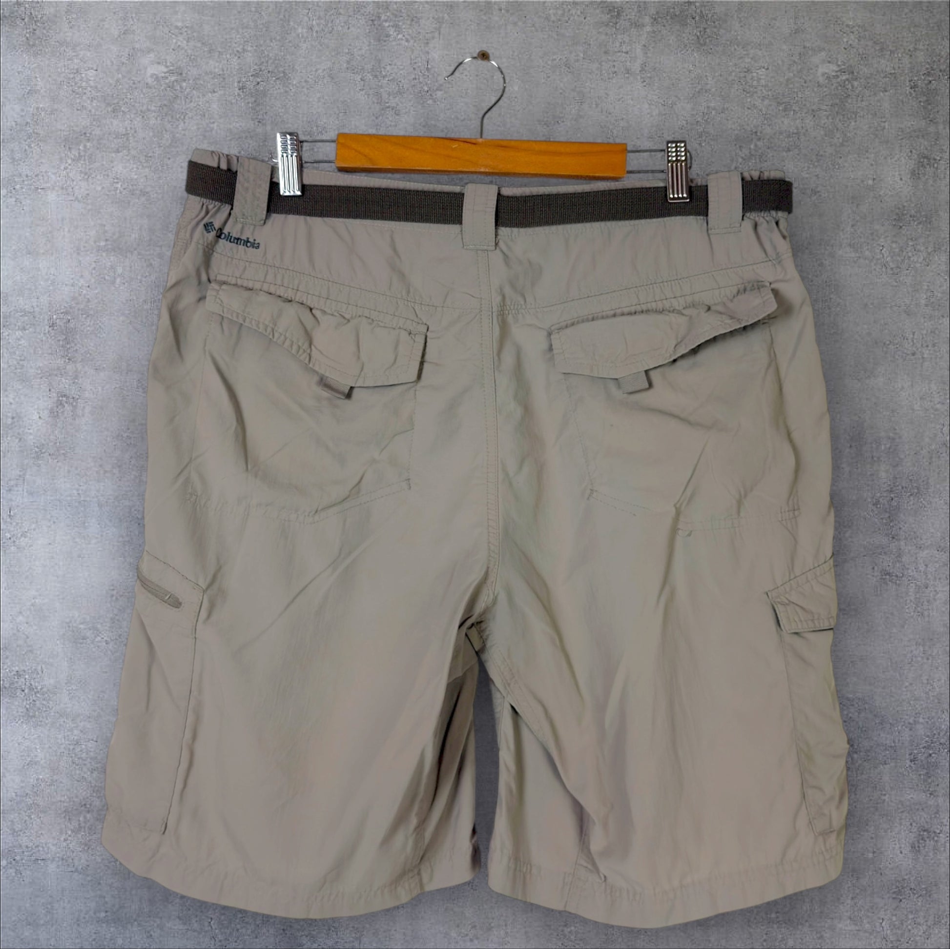 VINTAGE COLUMBIA CARGO SHORTS - 38"