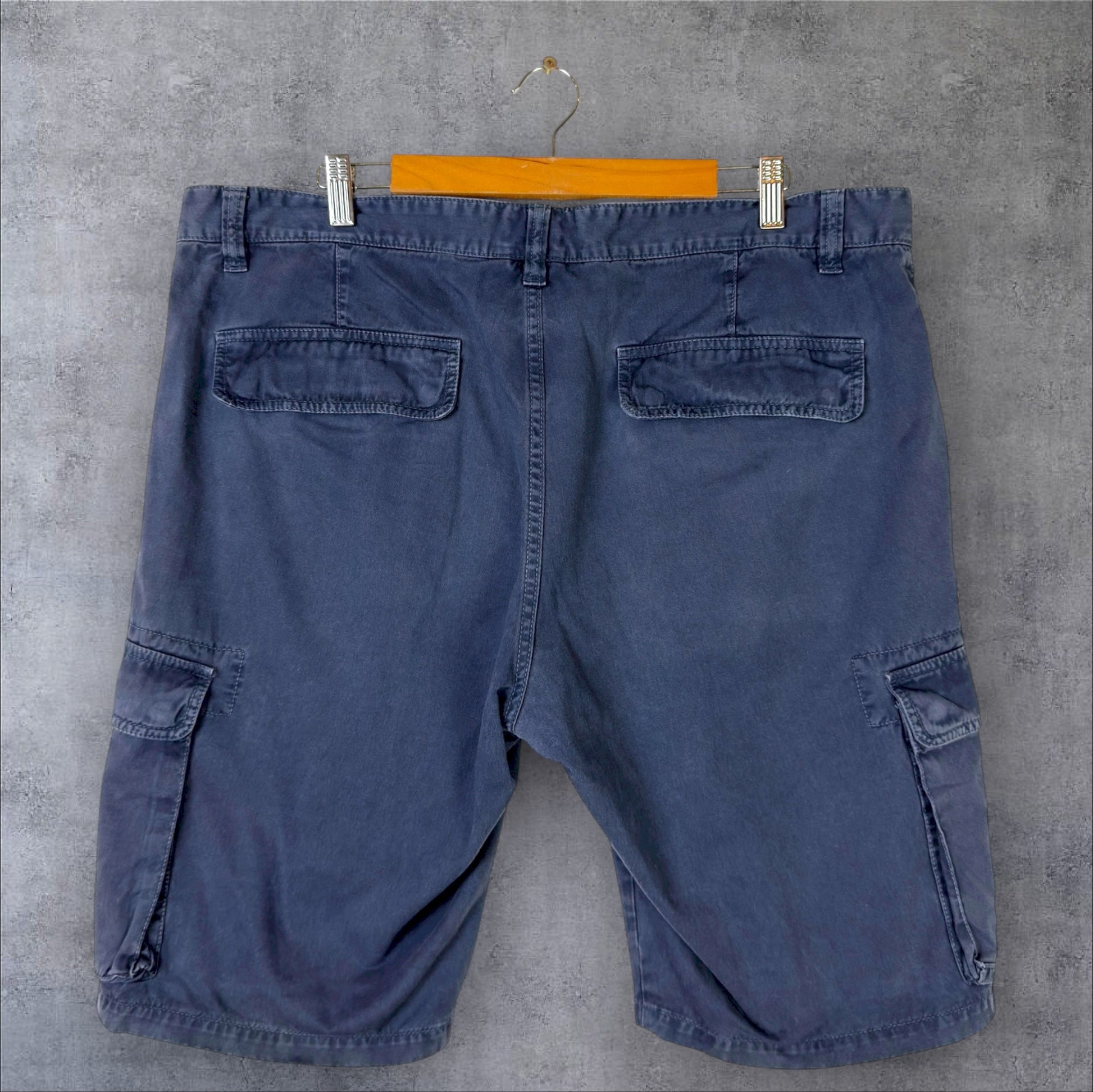 VINTAGE GANT CARGO SHORTS - 38