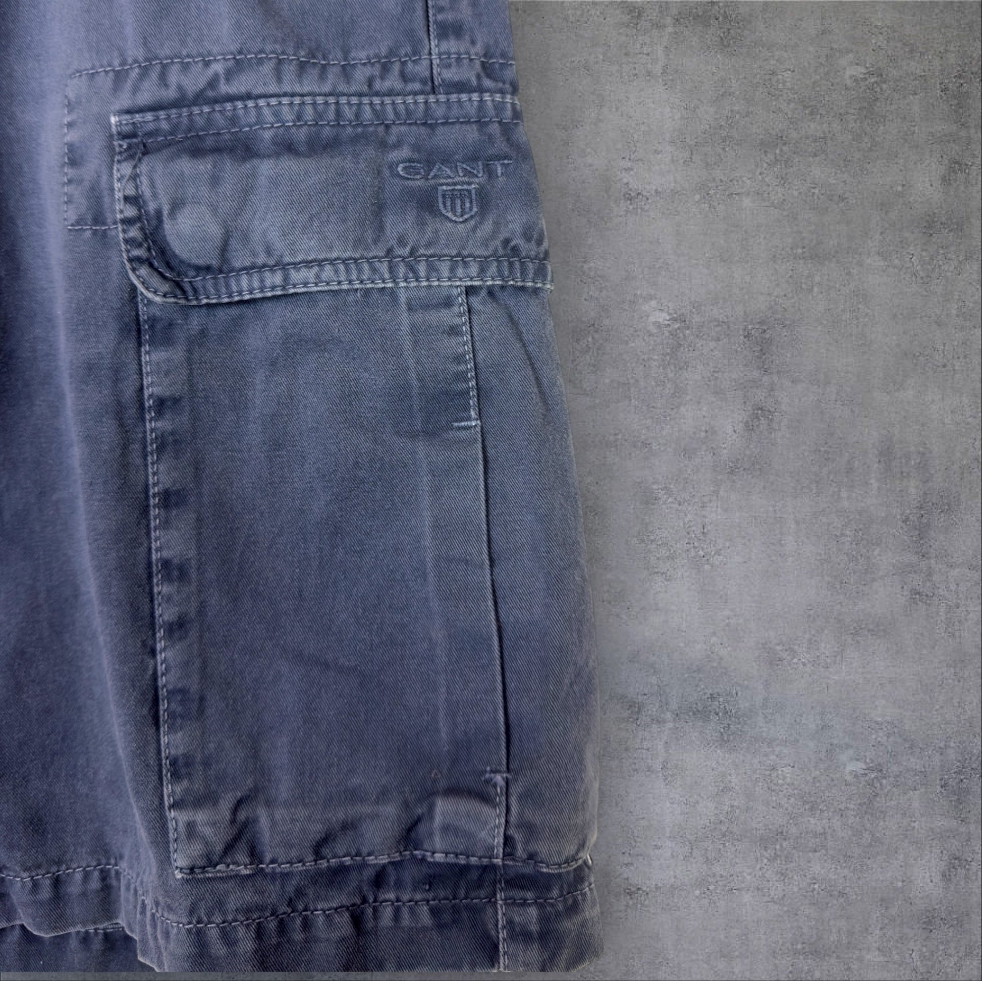 VINTAGE GANT CARGO SHORTS - 38