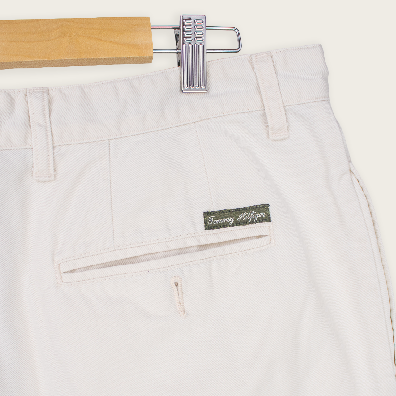 VINTAGE TOMMY HILFIGER PLEATED SHORTS - 36"