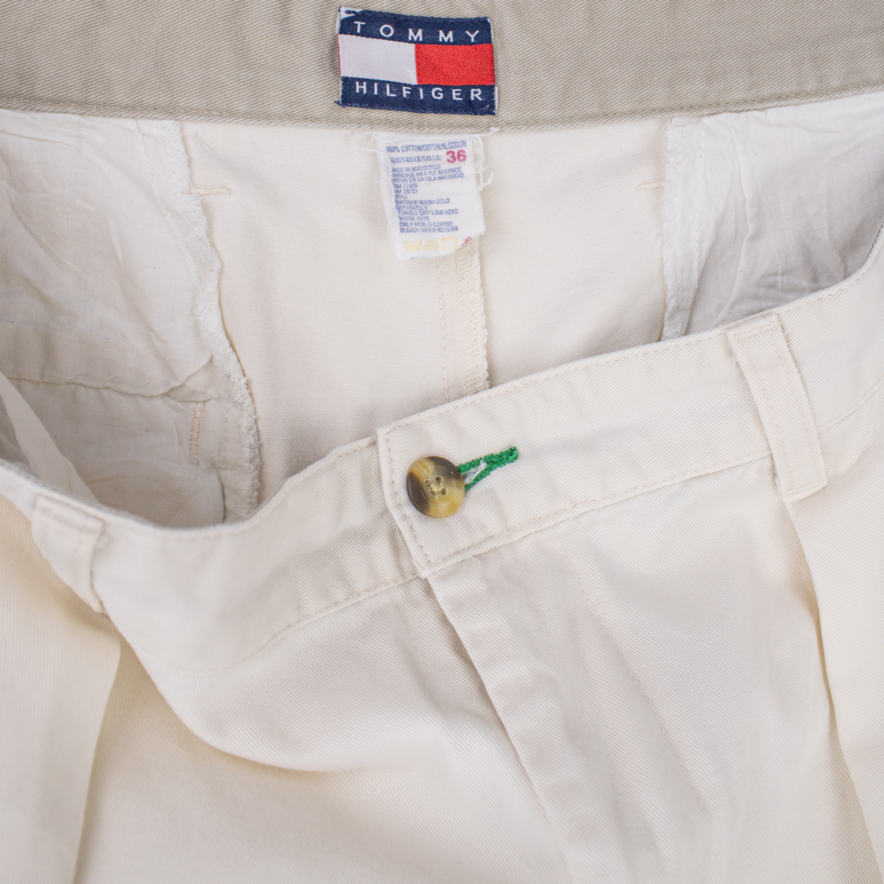 VINTAGE TOMMY HILFIGER PLEATED SHORTS - 36"