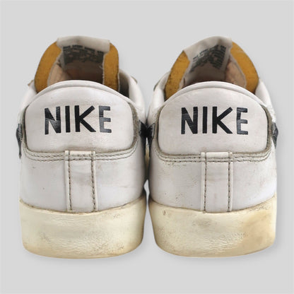 WHITE NIKE BLAZERS - SIZE 10