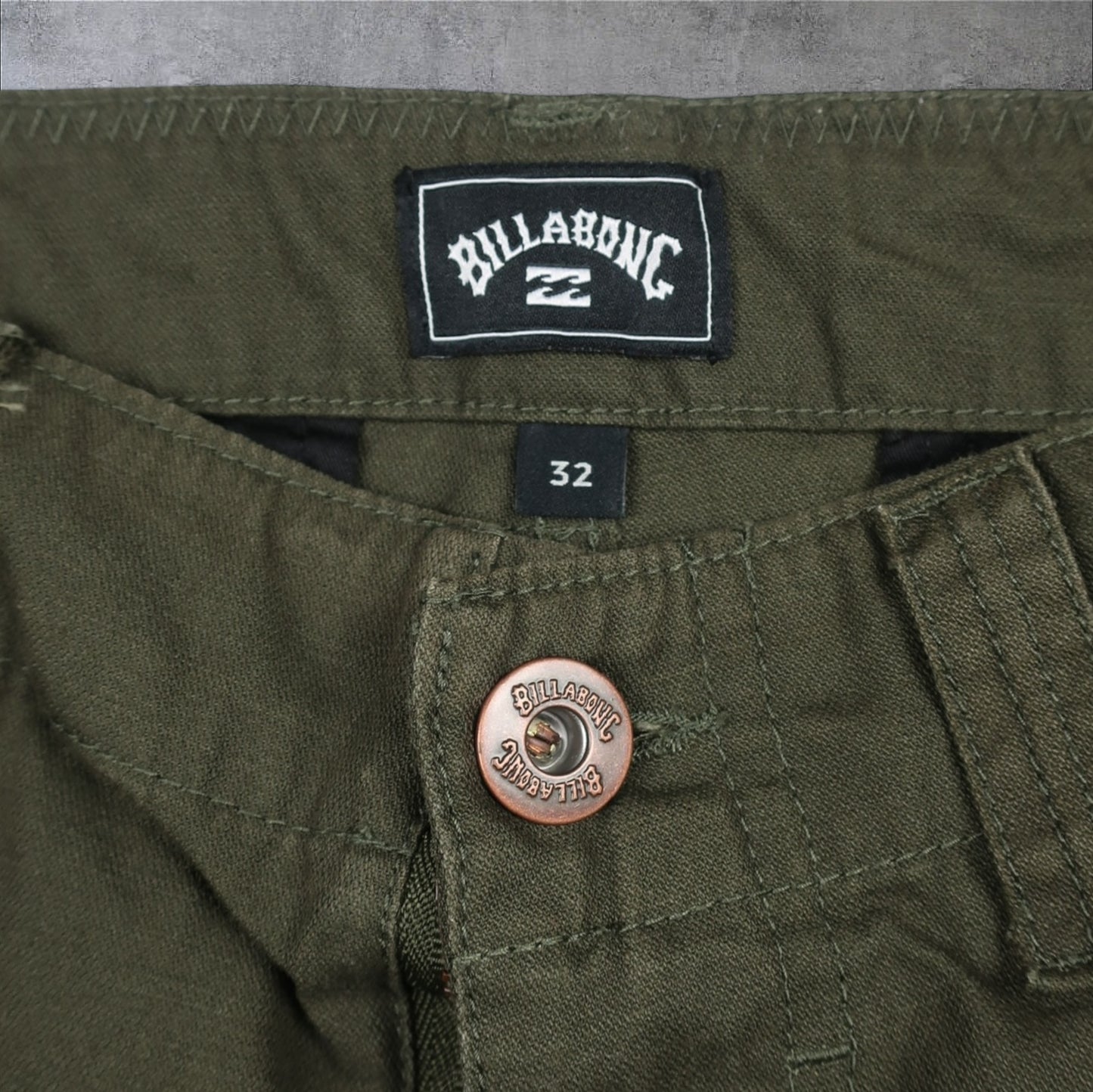BILLABONG CARGO SHORTS - 32”