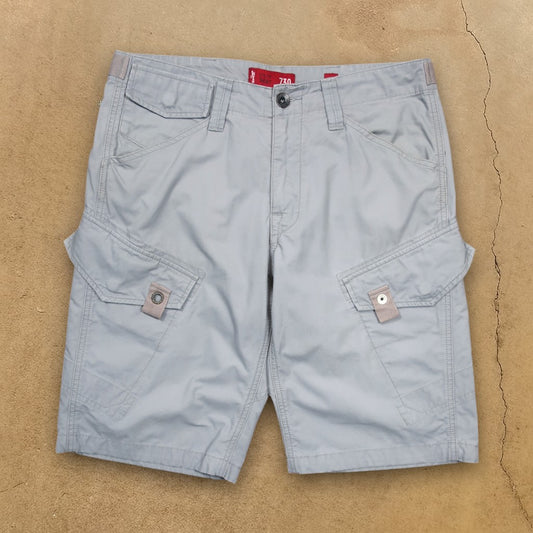 VINTAGE LEVI'S CARGO SHORTS - 34"