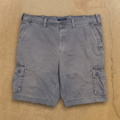 VINTAGE TOMMY HILFIGER CARGO SHORTS - 42"
