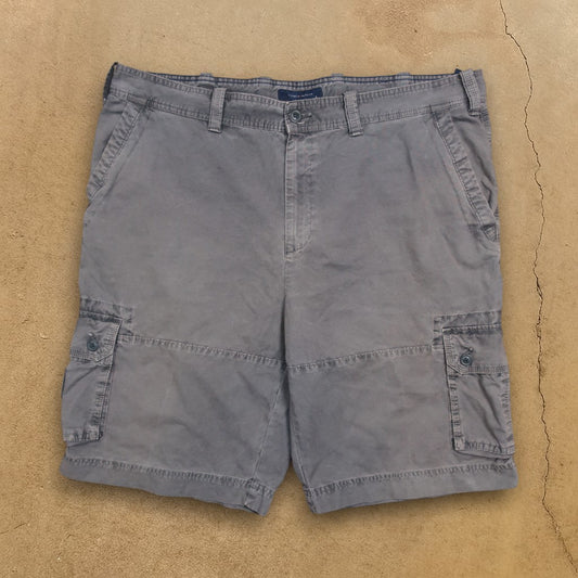VINTAGE TOMMY HILFIGER CARGO SHORTS - 42"