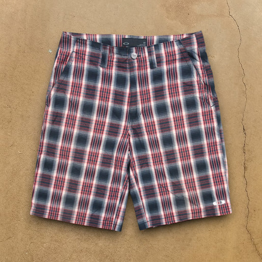 VINTAGE OAKLEY SHORTS - 32"