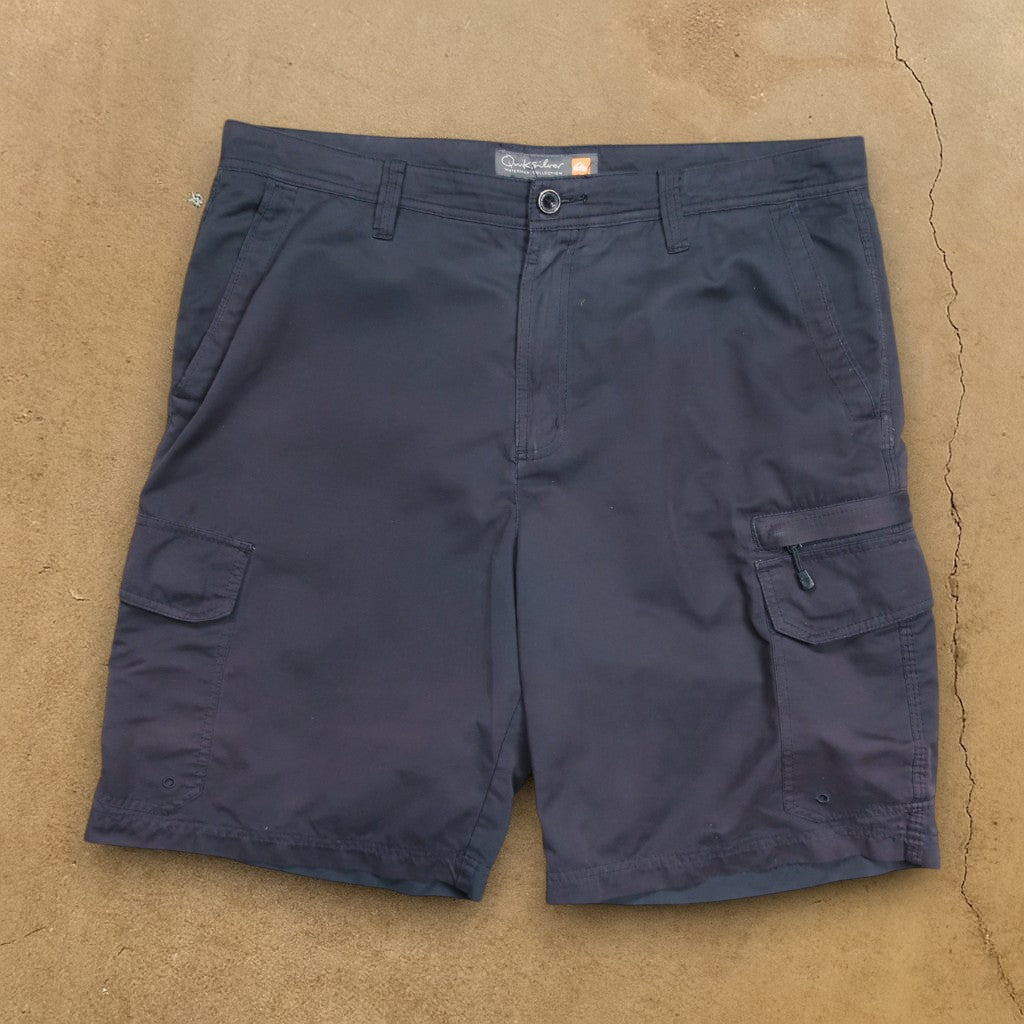 VINTAGE QUIKSILVER CARGO SHORTS - 36"