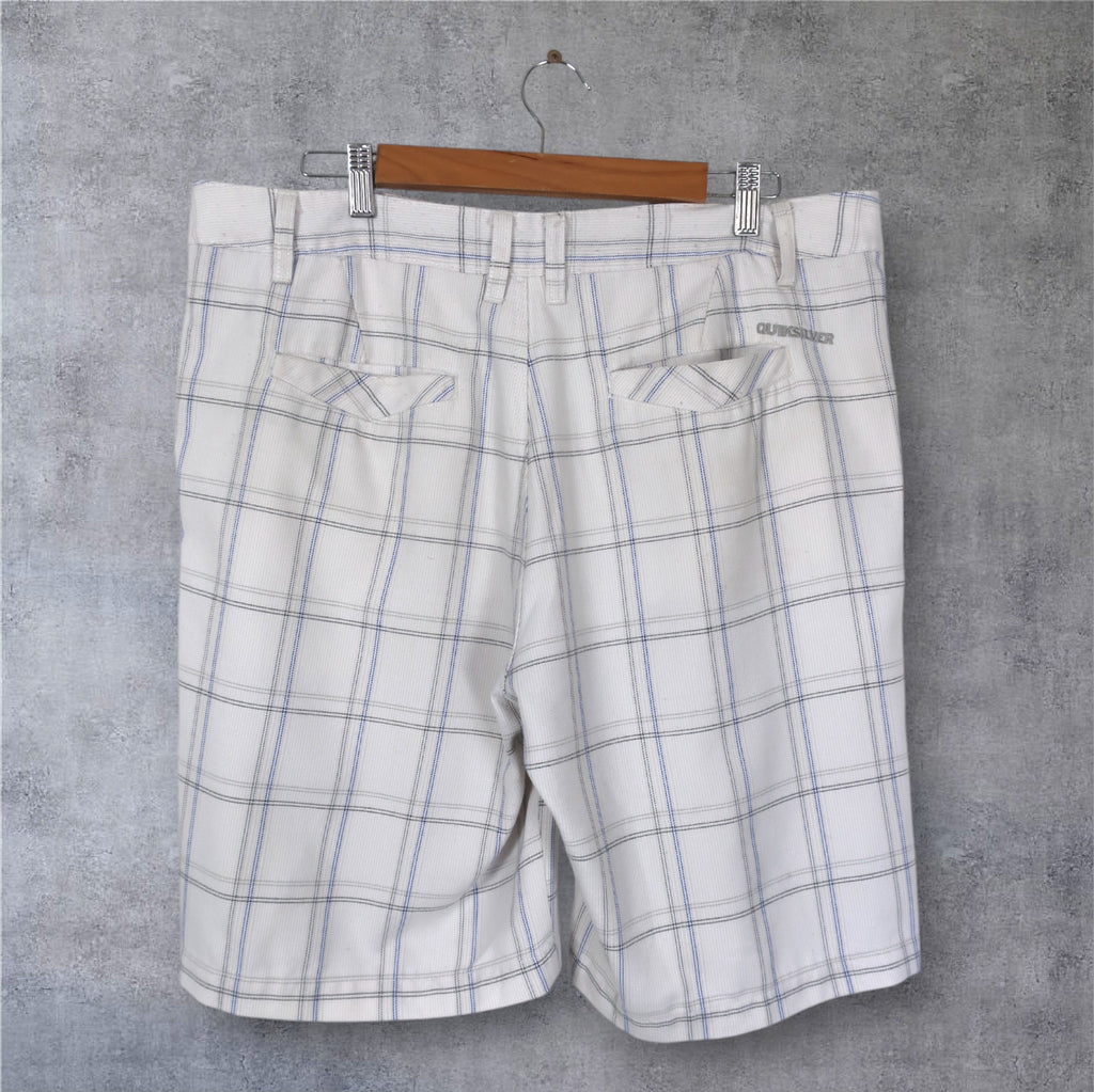 VINTAGE QUIKSILVER SHORTS - 36"