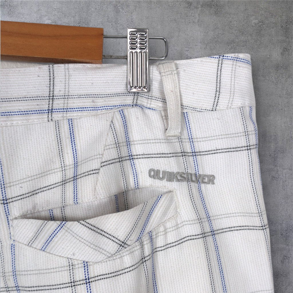 VINTAGE QUIKSILVER SHORTS - 36"