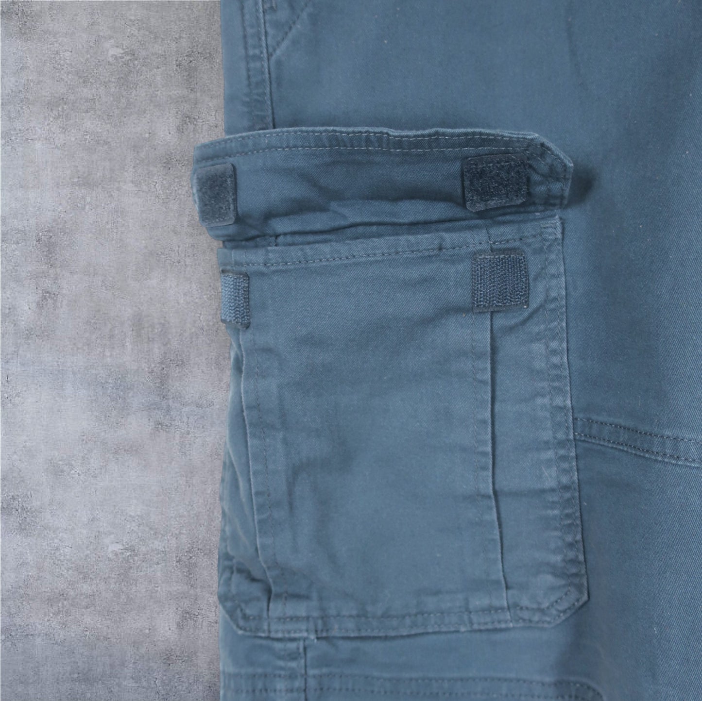 VINTAGE WRANGLER CARGO SHORTS - 36"
