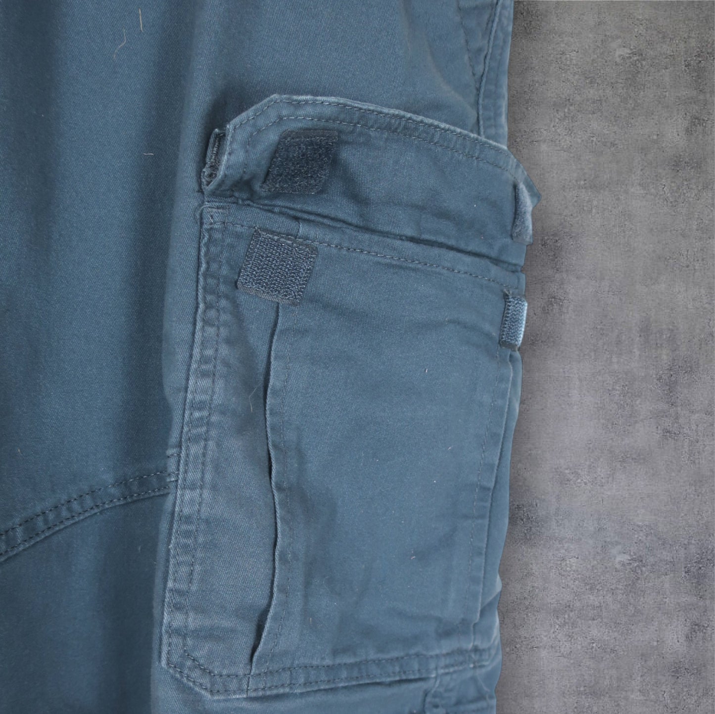 VINTAGE WRANGLER CARGO SHORTS - 36"