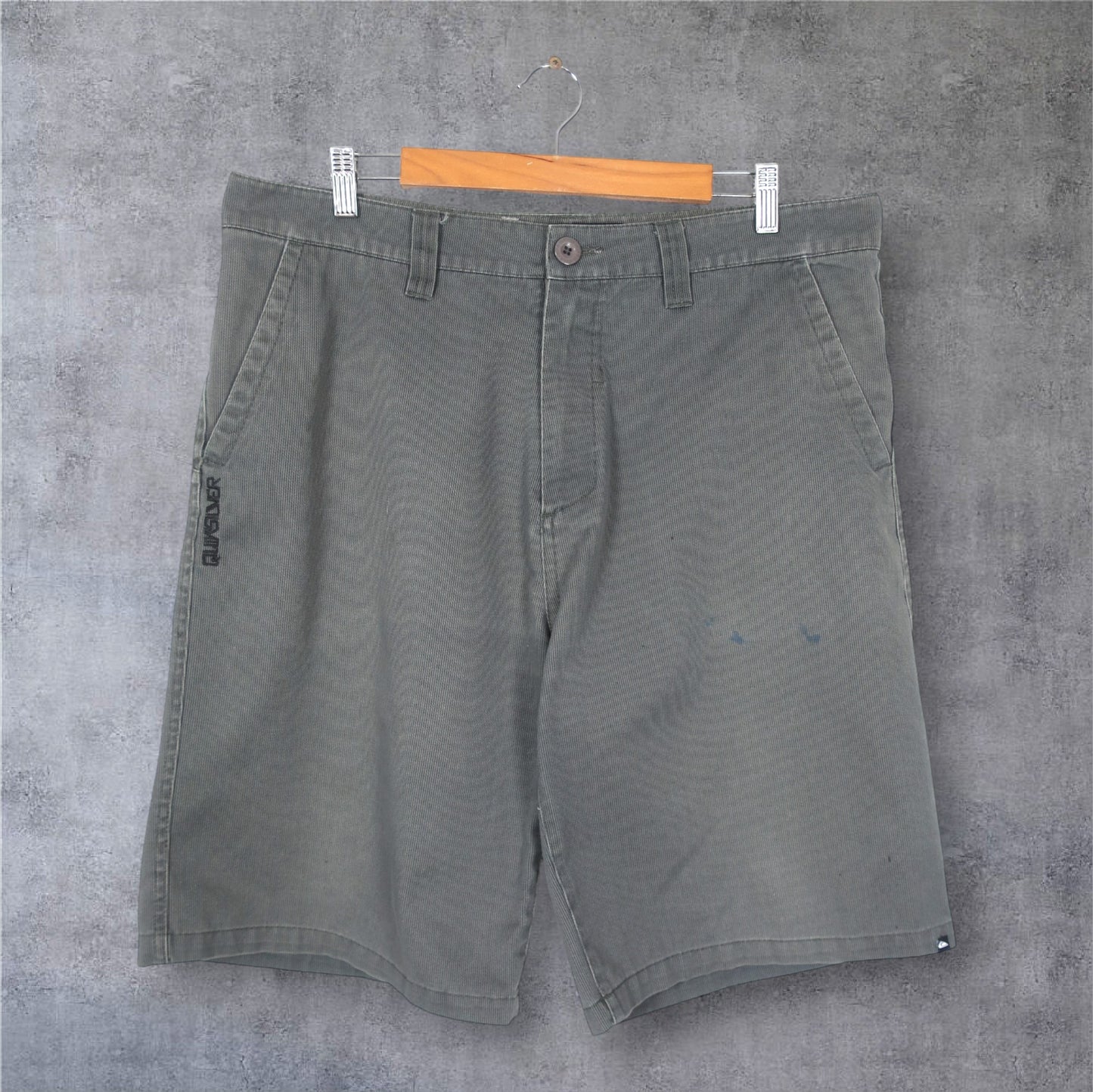 VINTAGE QUIKSILVER SHORTS - 36"