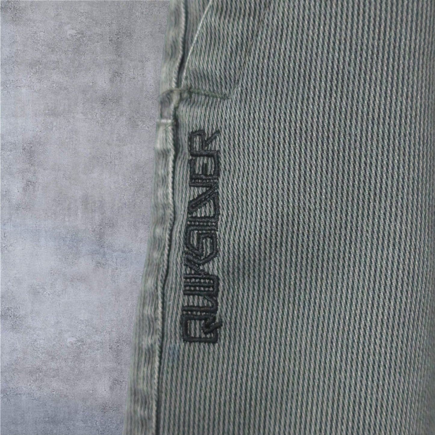 VINTAGE QUIKSILVER SHORTS - 36"