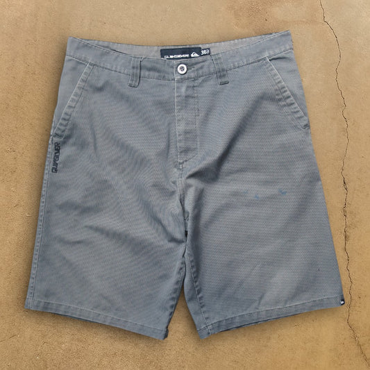 VINTAGE QUIKSILVER SHORTS - 36"