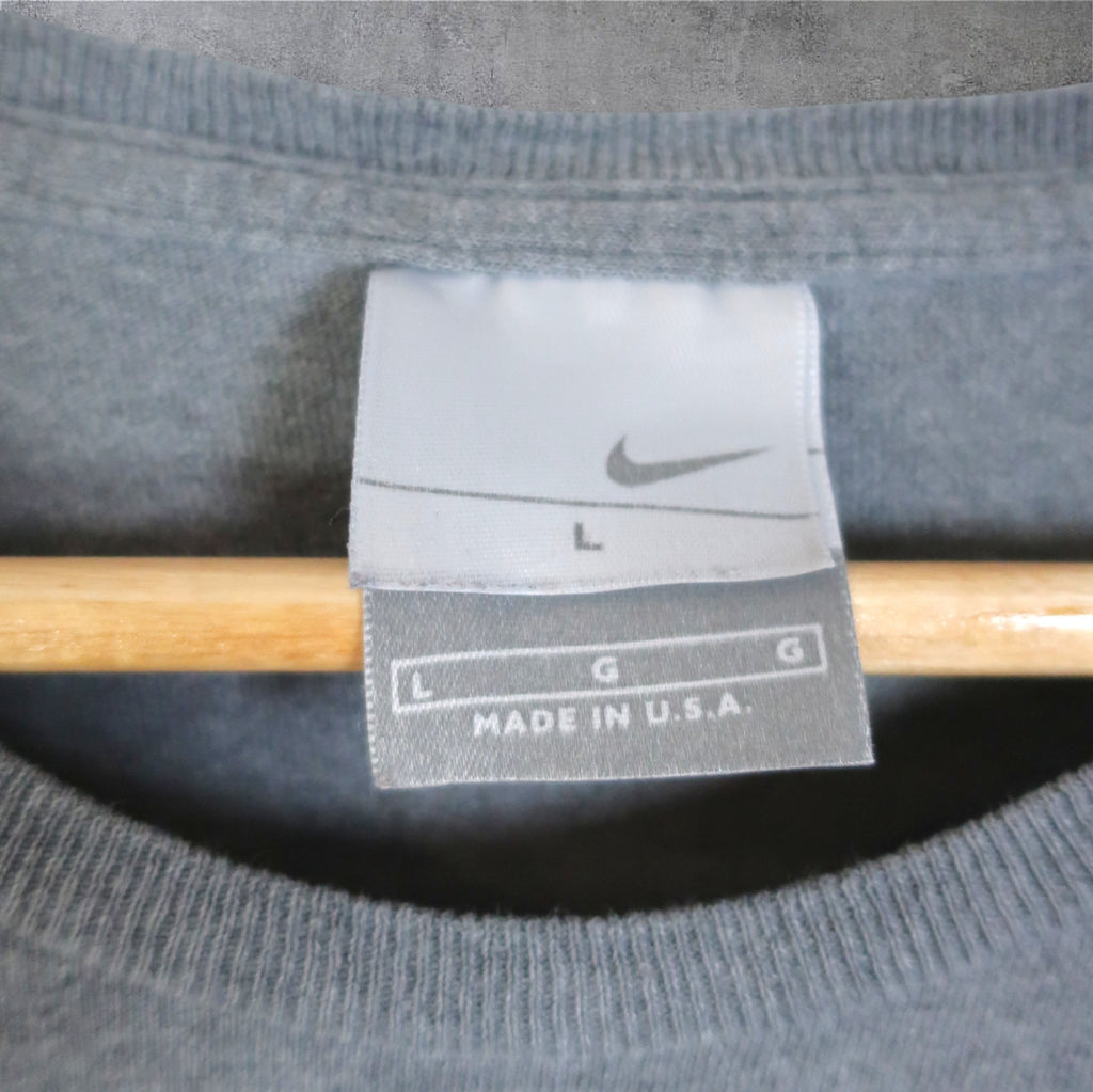 VINTAGE NIKE T-SHIRT - S