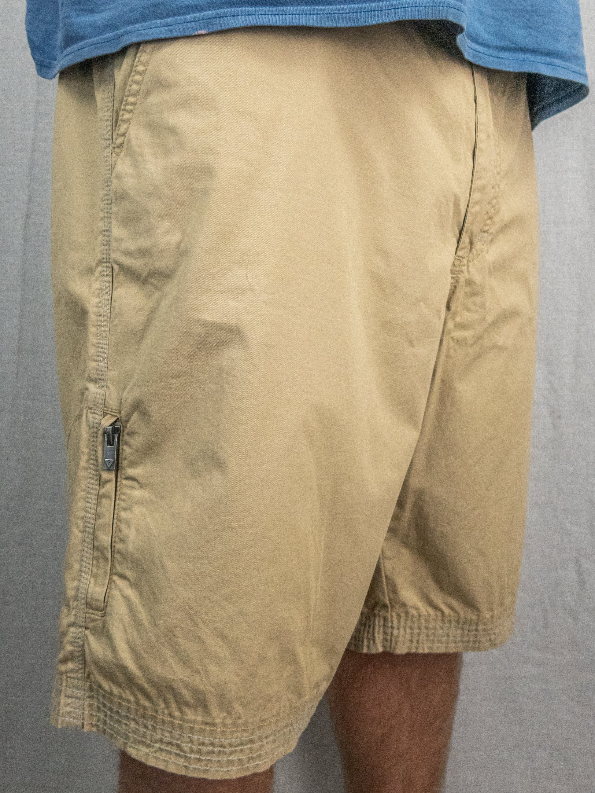 00's Guess Cargo Shorts - 40"