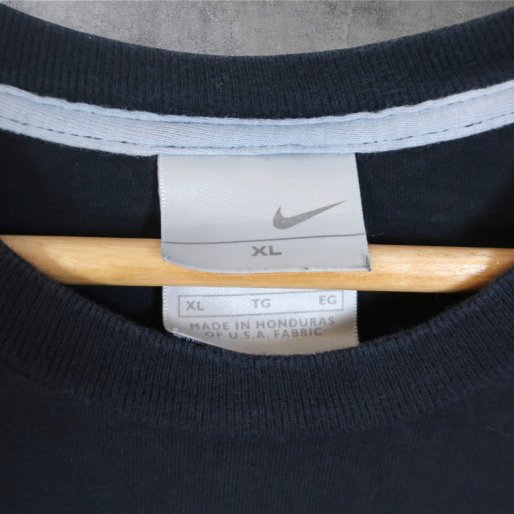 VINTAGE NIKE T-SHIRT - L/XL
