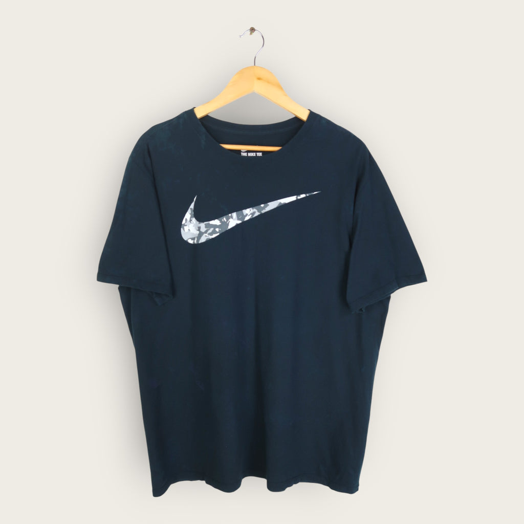 NIKE CAMO SWOOSH T-SHIRT - XL