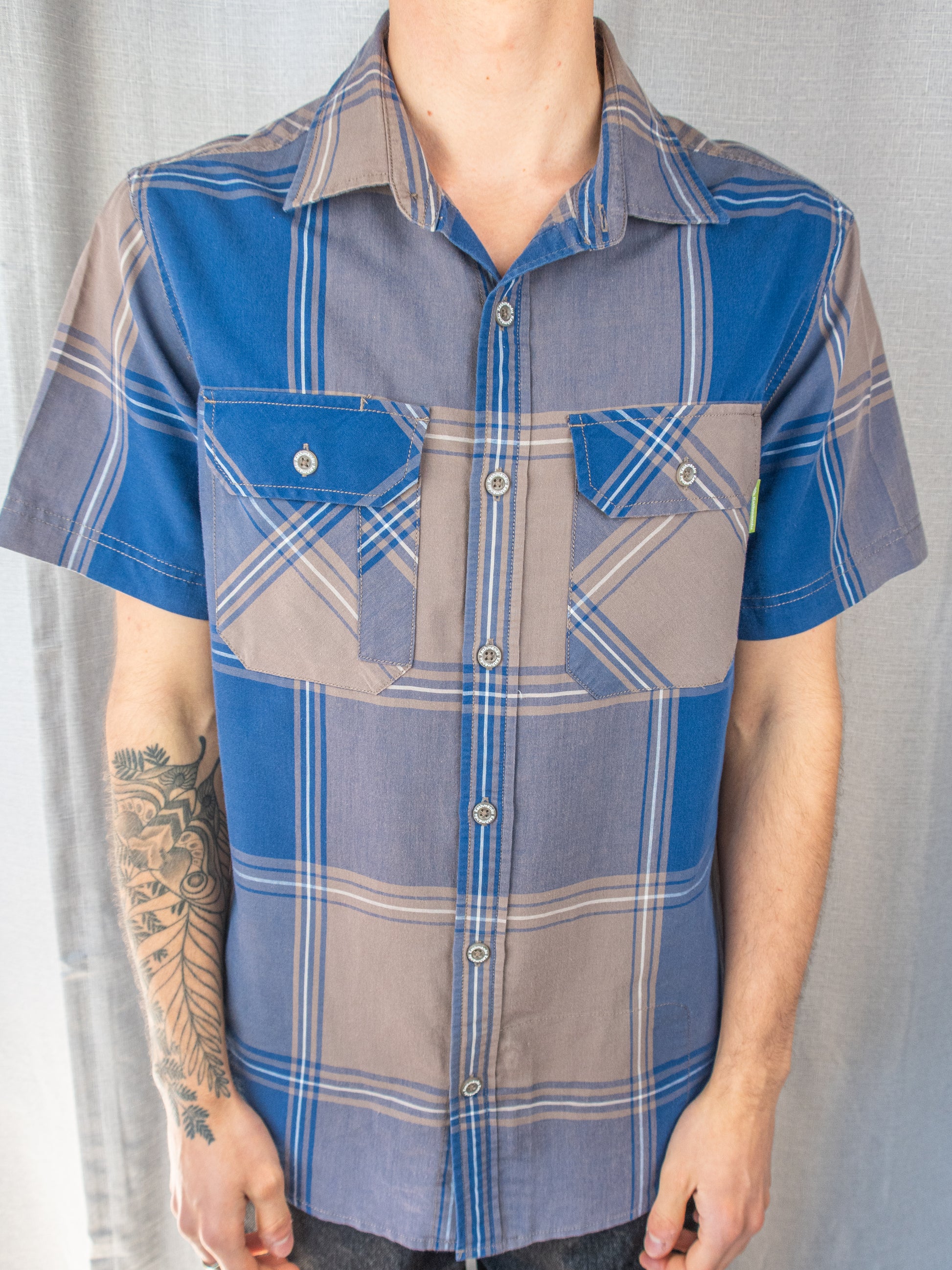 Kathmandu Button-Up Shirt - S