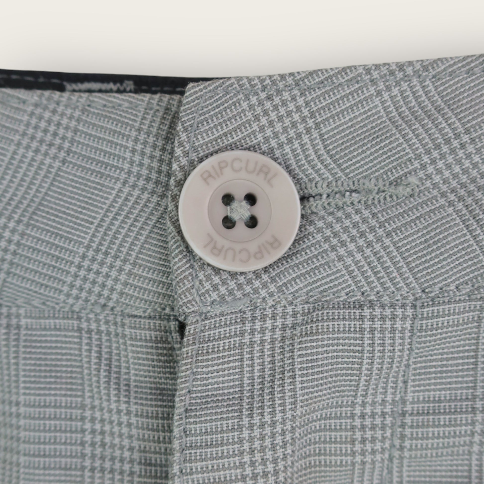 VINTAGE RIPCURL SHORTS - 33"