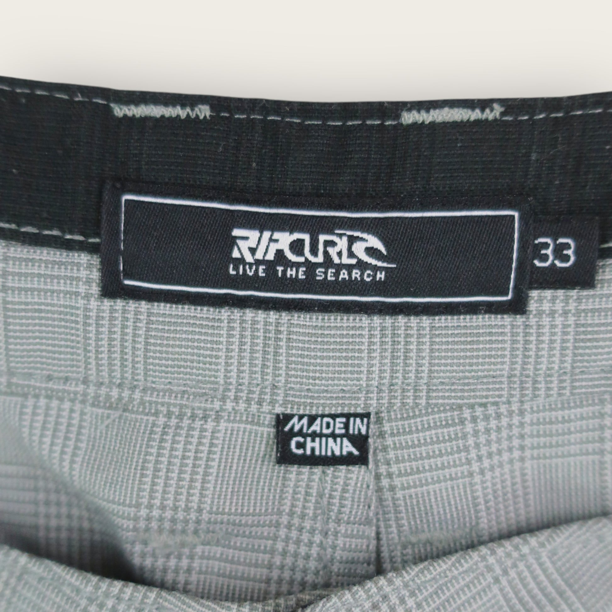 VINTAGE RIPCURL SHORTS - 33"