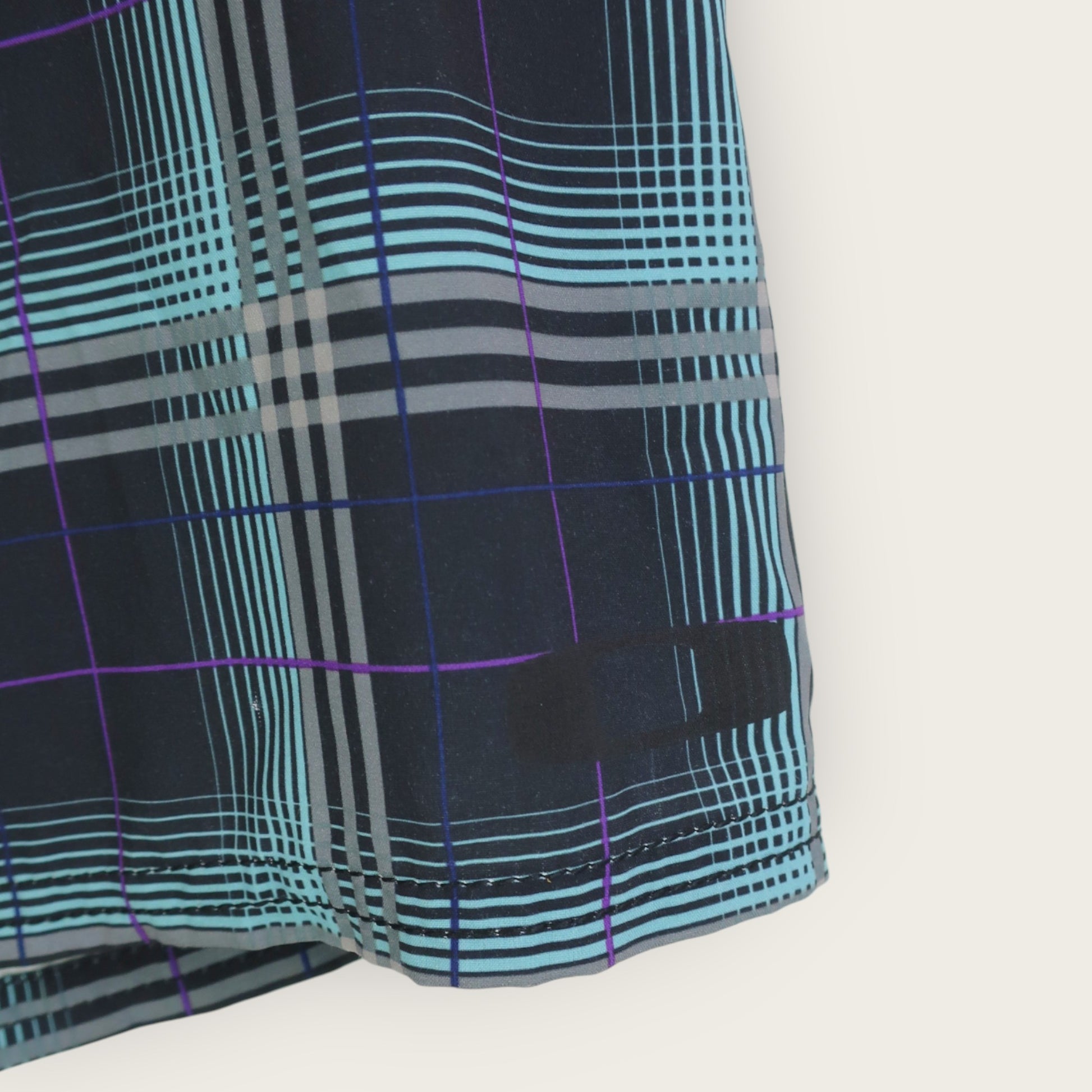 VINTAGE OAKLEY BOARD SHORTS - 32"