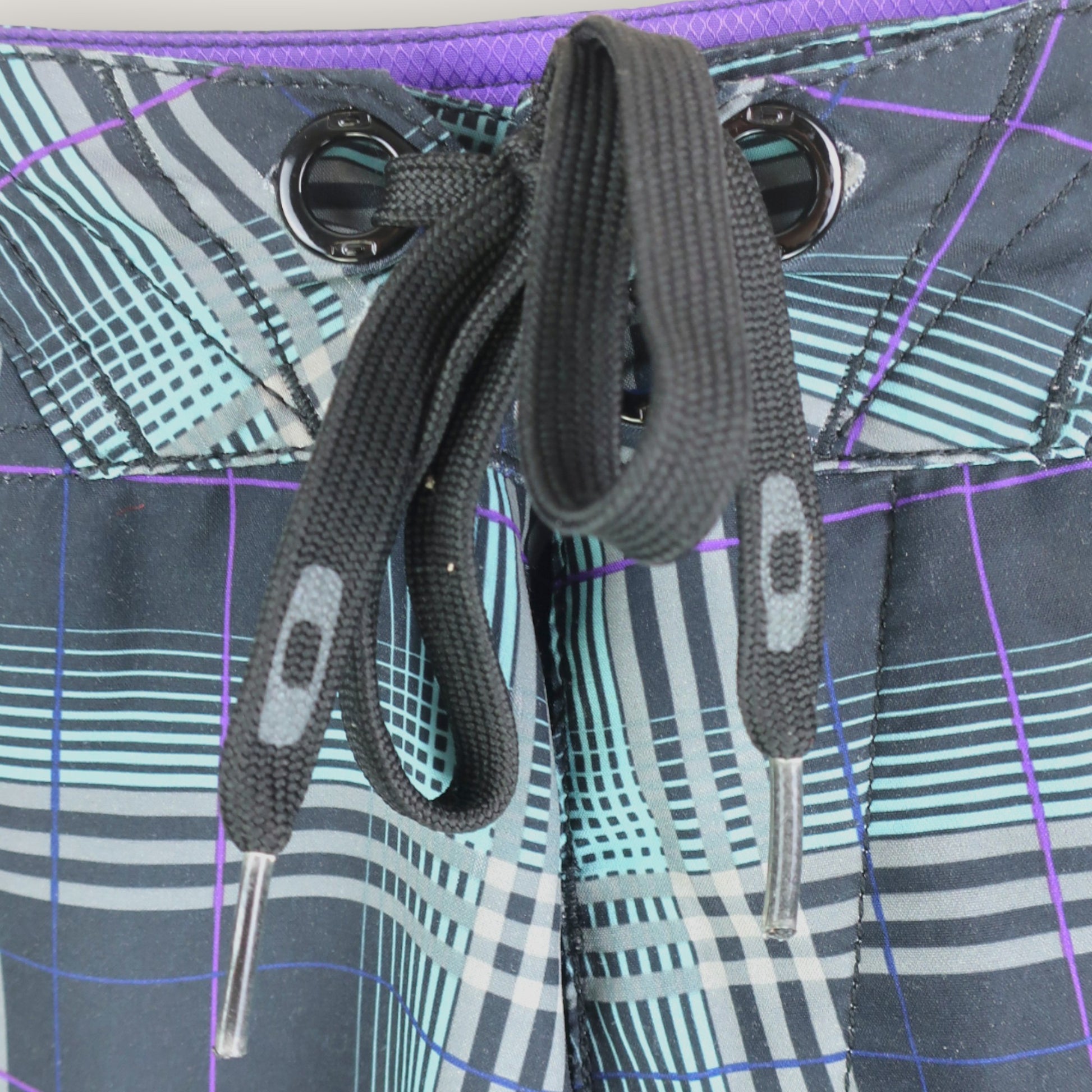 VINTAGE OAKLEY BOARD SHORTS - 32"