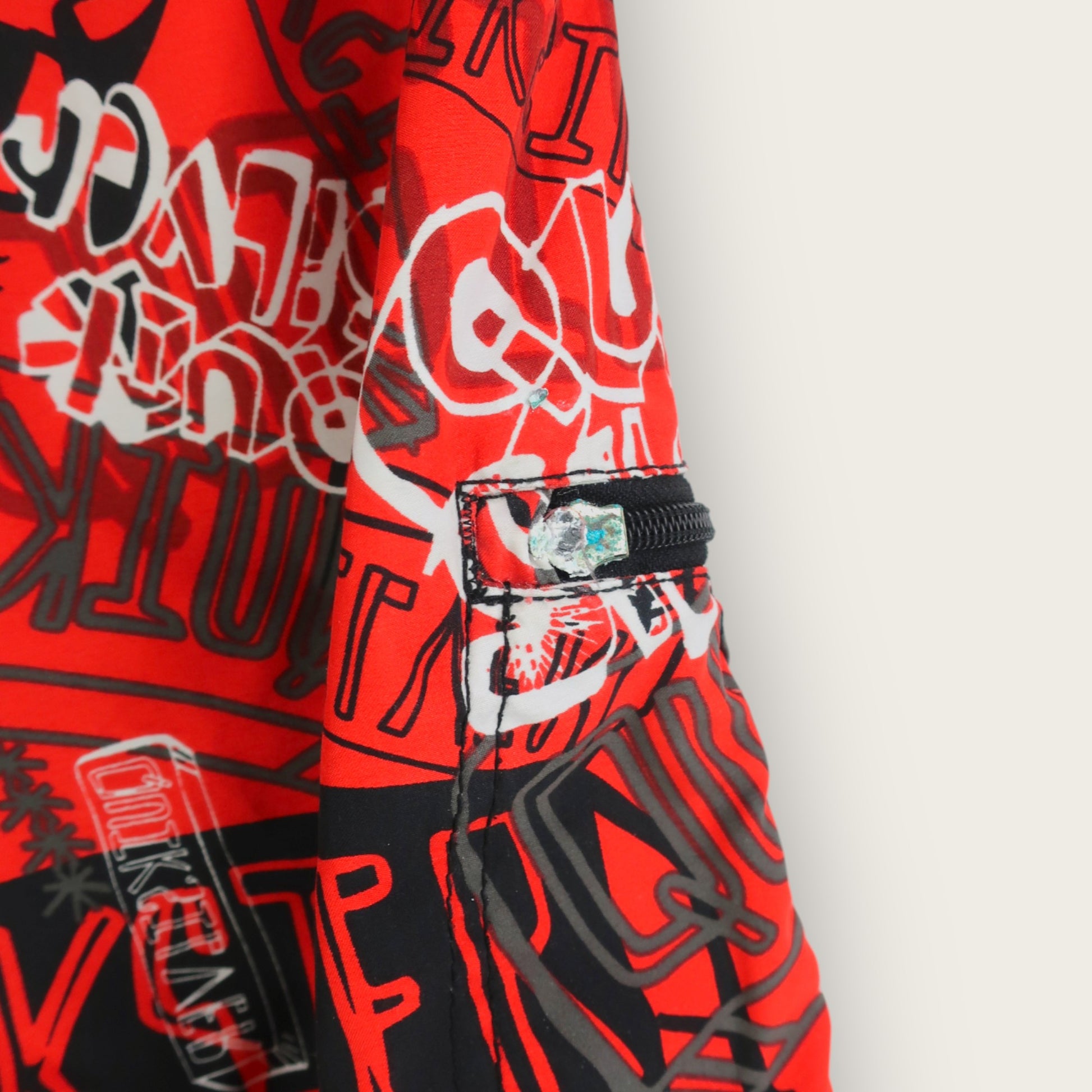 VINTAGE QUIKSILVER BOARD SHORTS - 28"