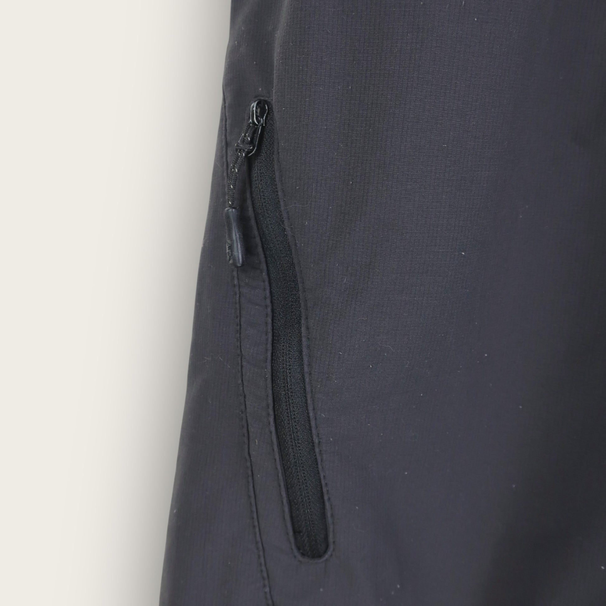 VINTAGE TIMBERLAND UTILITY SHORTS - 40"