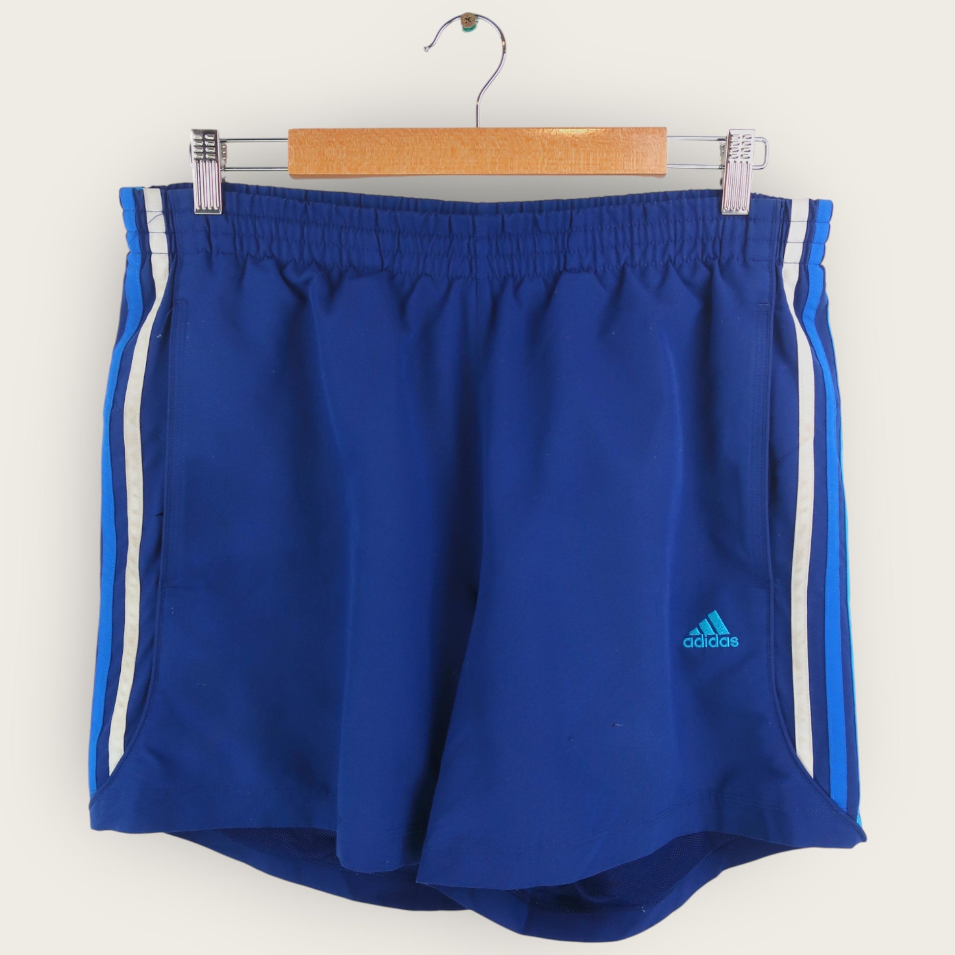 VINTAGE ADIDAS SHORTS - M