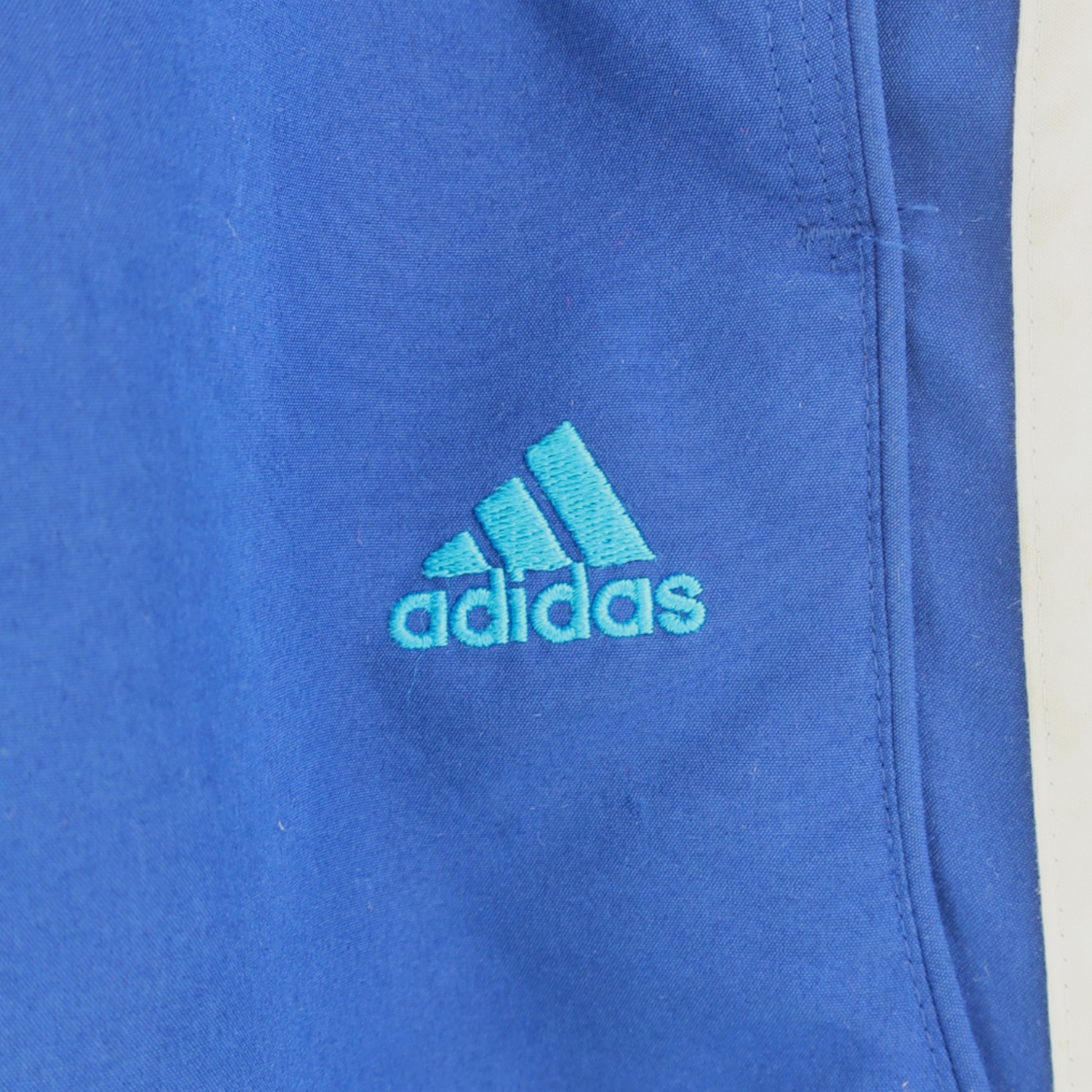 VINTAGE ADIDAS SHORTS - M